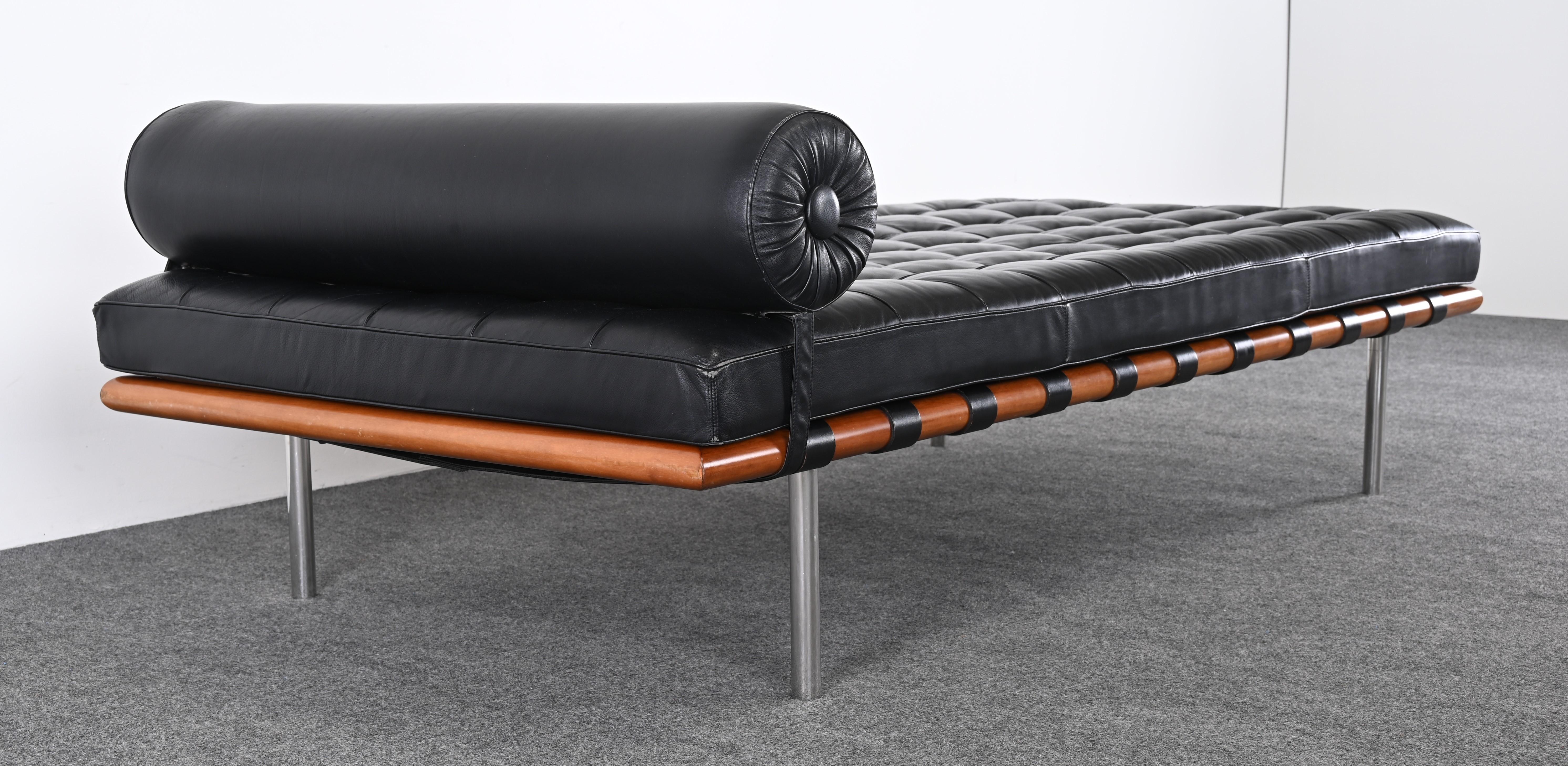 Knoll Ludwig Mies Van der Rohe Barcelona Day Bed, 2010   In Good Condition In Hamburg, PA