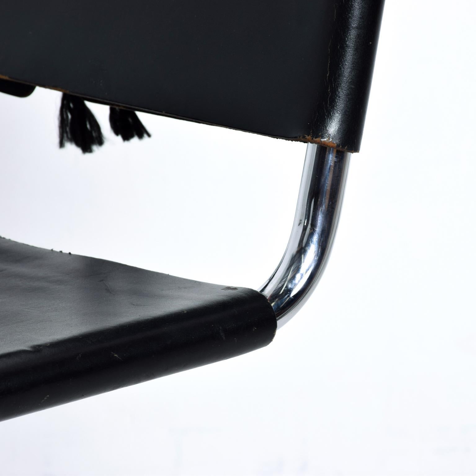 Metal Knoll, Ludwig Mies van der Rohe, MR Chair Tubular Chrome Leather Chair