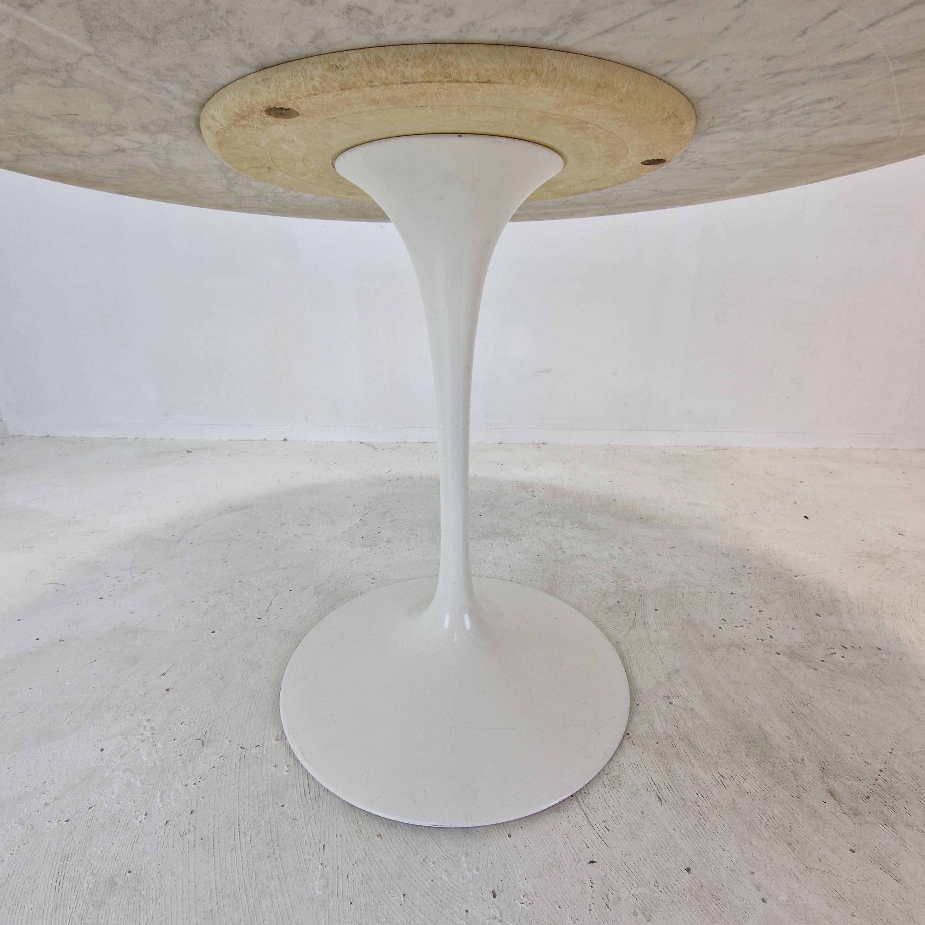 Mid-20th Century Knoll Marble Dining Table With 5 Chairs by Eero Saarinen, 1960s For Sale