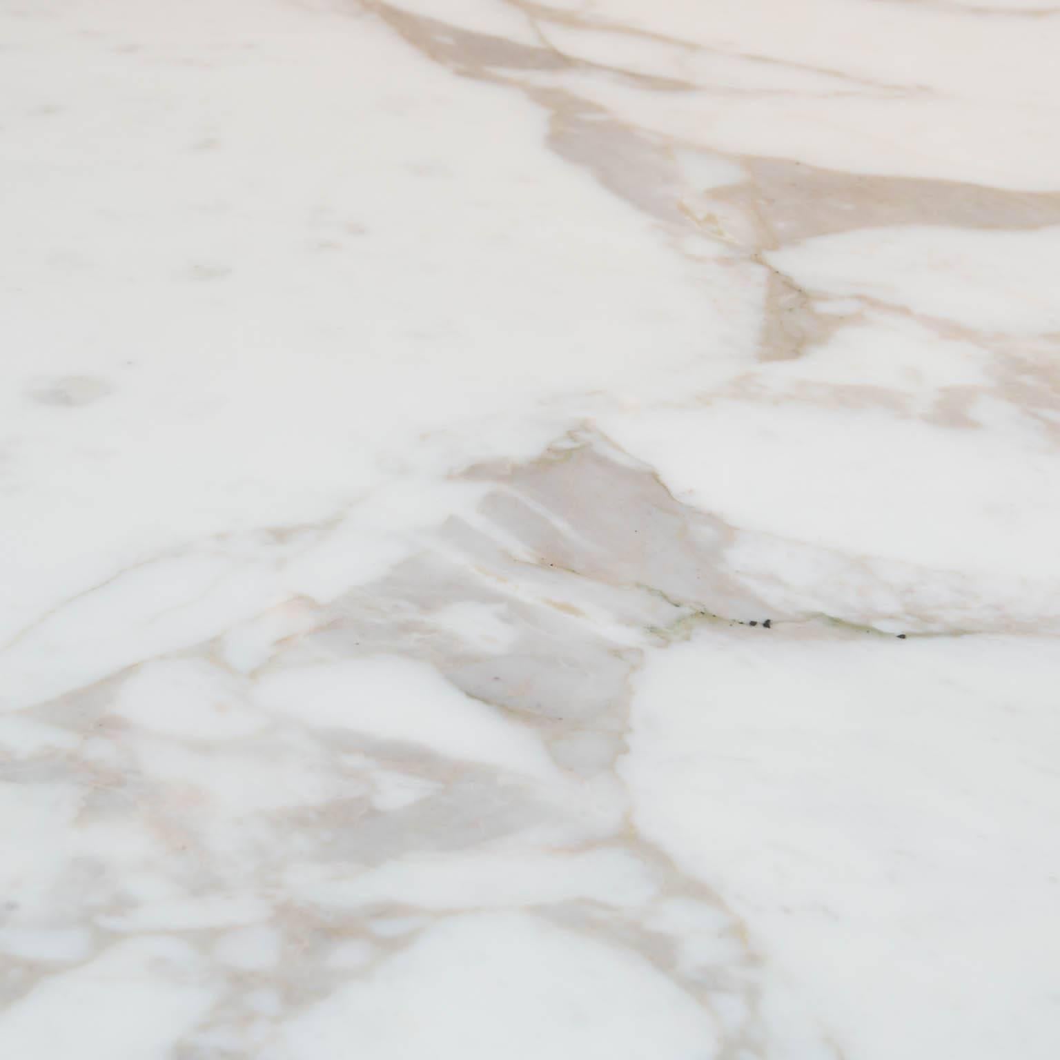 Mid-Century Modern Knoll Marble-Top Saarinen Tulip Table