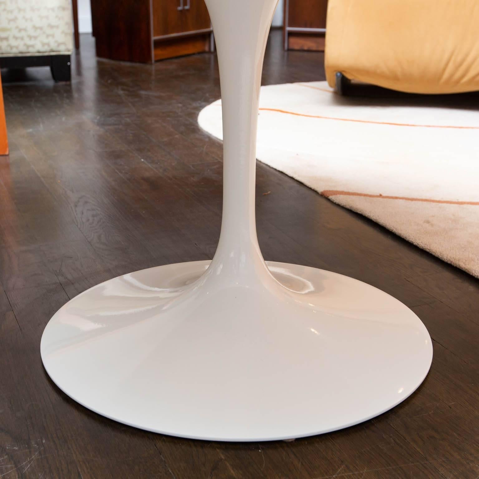 Knoll Marble-Top Saarinen Tulip Table In Excellent Condition In New London, CT