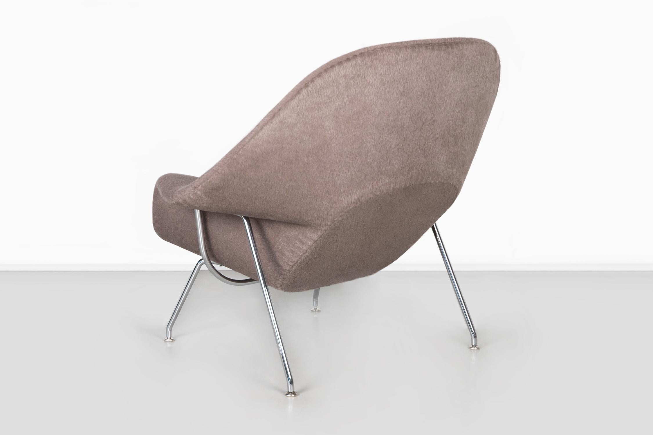 Knoll Medium Womb Chair Upholstered in Alpaca In Excellent Condition In Chicago, IL
