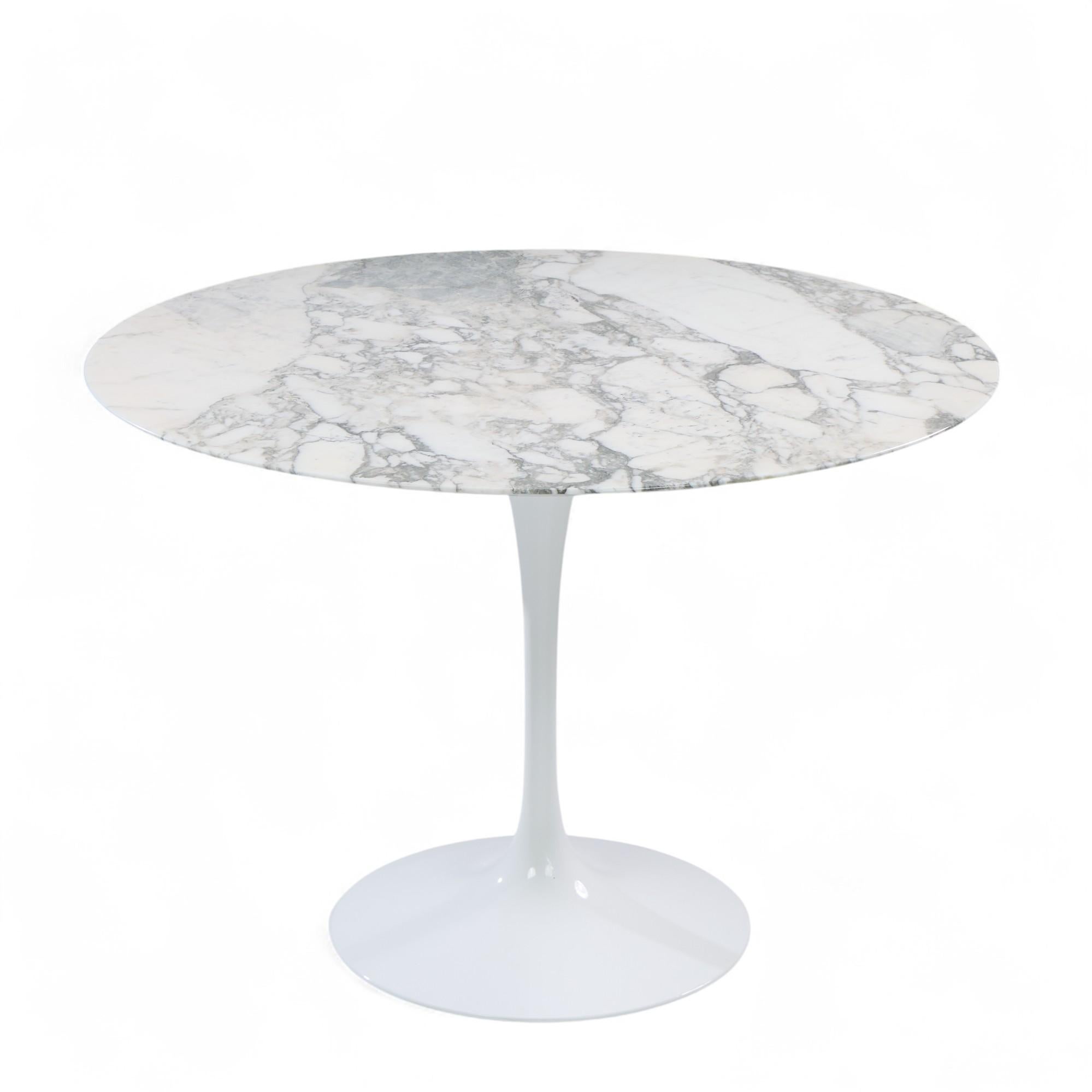 Knoll Mid Century 42-Zoll-Tulip-Esstisch (amerikanisch) im Angebot