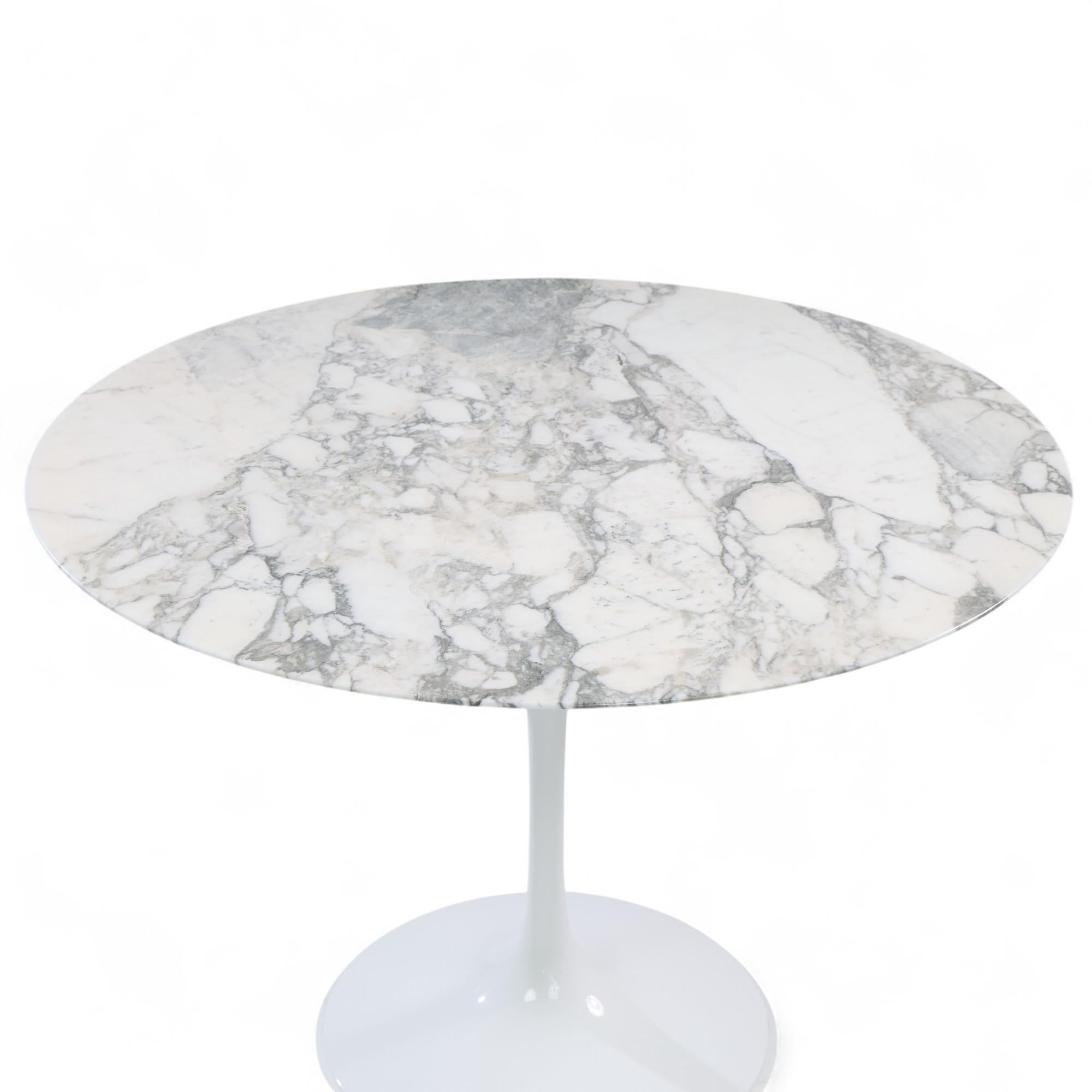 Knoll Mid Century 42-Zoll-Tulip-Esstisch im Zustand „Gut“ im Angebot in Franklin Park, IL