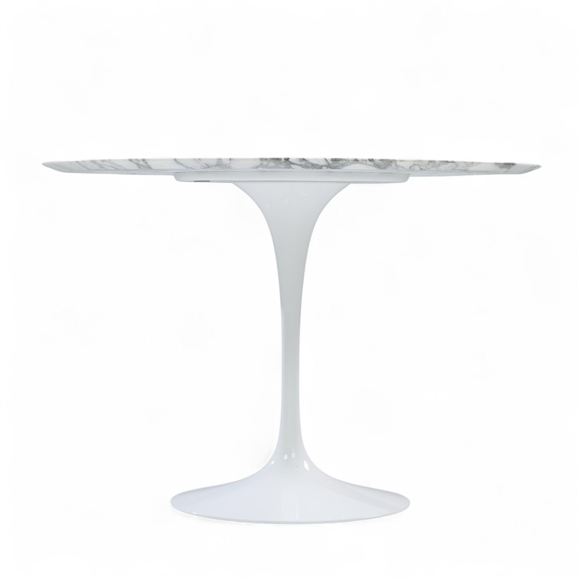 Knoll Mid Century 42-Zoll-Tulip-Esstisch (20. Jahrhundert) im Angebot