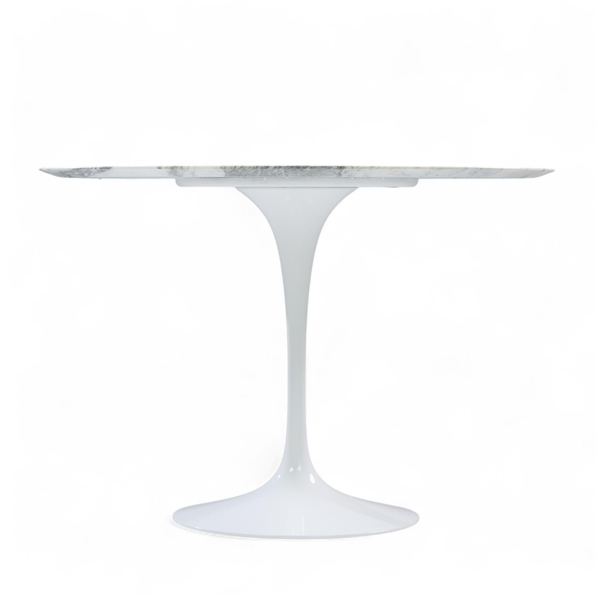 Knoll Mid Century 42-Zoll-Tulip-Esstisch (Metall) im Angebot