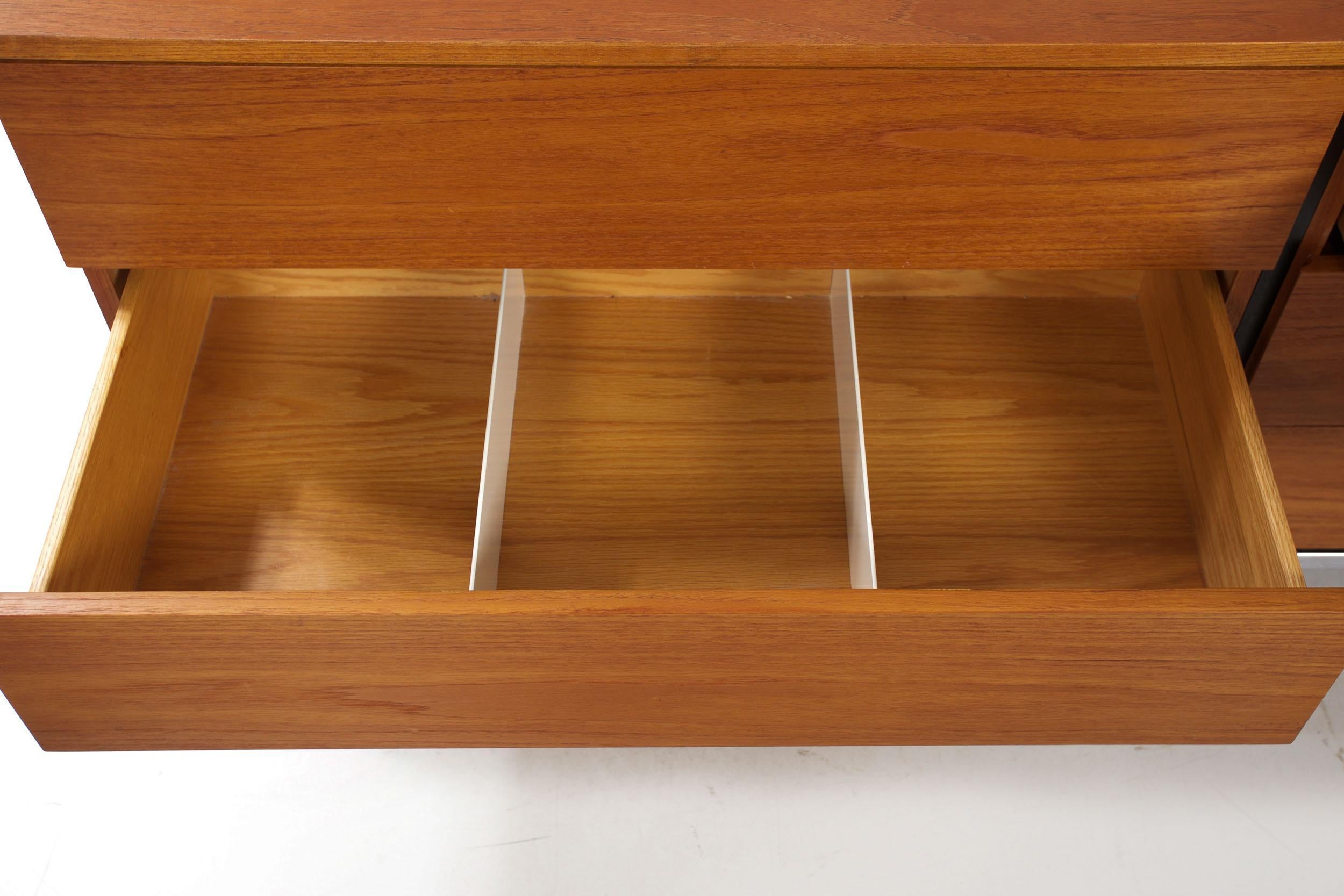 Knoll Mid-Century Modern Teak and Chrome Double Chest Credenza, circa 1970 For Sale 10