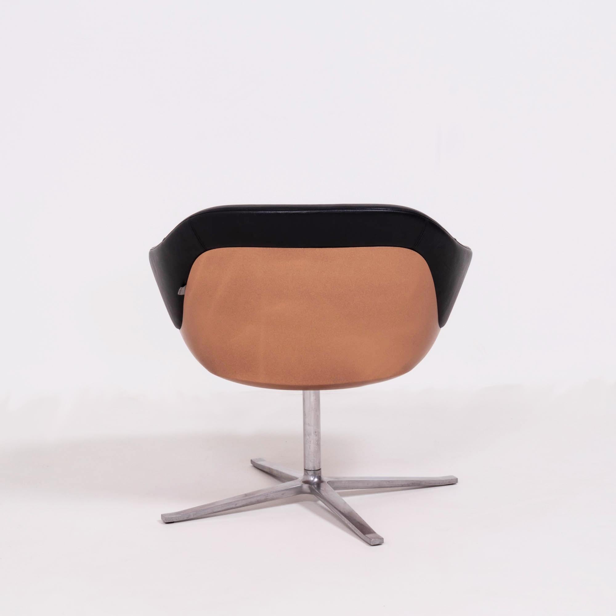 Knoll Mid-Century Modern Turtle Swivel Lounge Chair in Black Leather In Good Condition In London, GB