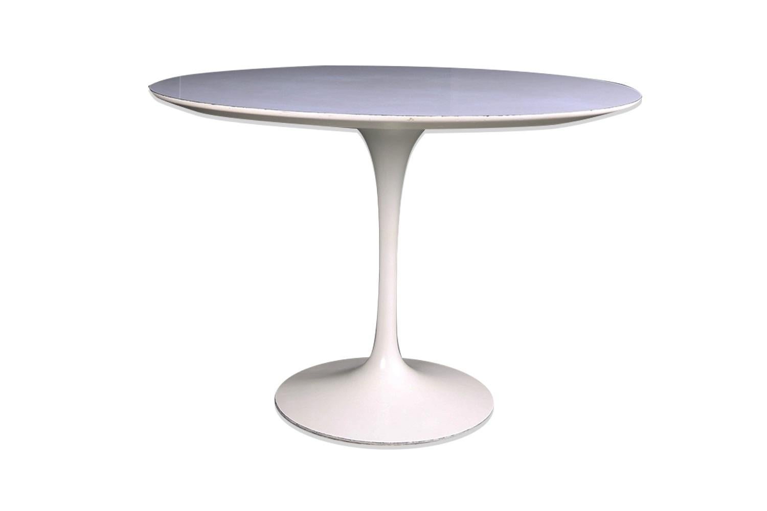 Mid-Century Modern Knoll Mid Century Original Vintage Round Saarinen Tulip Table