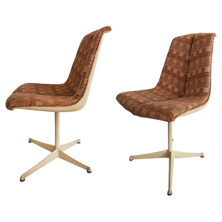 Knoll Richard Schultz Midcentury Fiberglass Swivel Chairs, Pair For