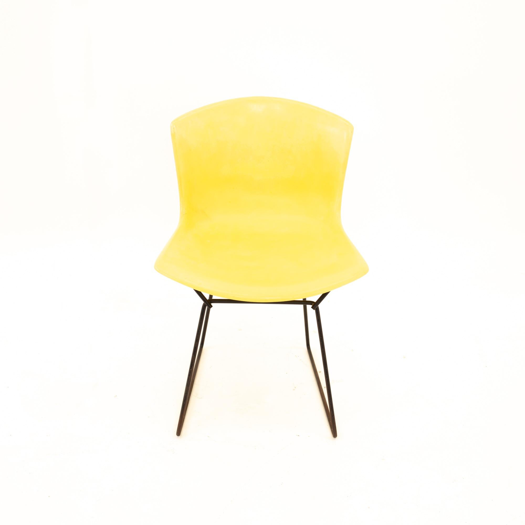 Knoll Mid Century Yellow Fiberglass Side Chair, Pair For Sale 3