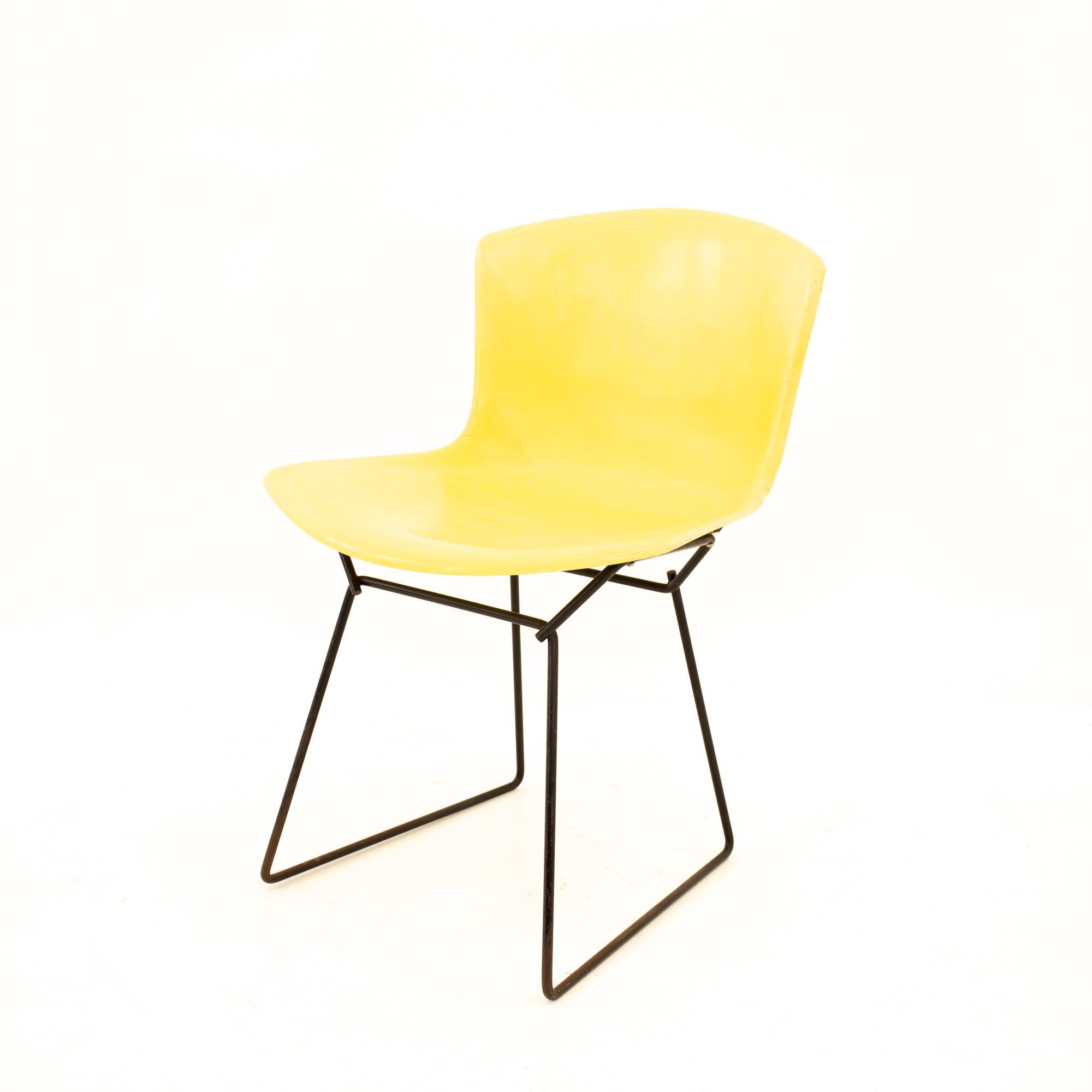 Knoll Mid Century Yellow Fiberglass Side Chair, Pair For Sale 2