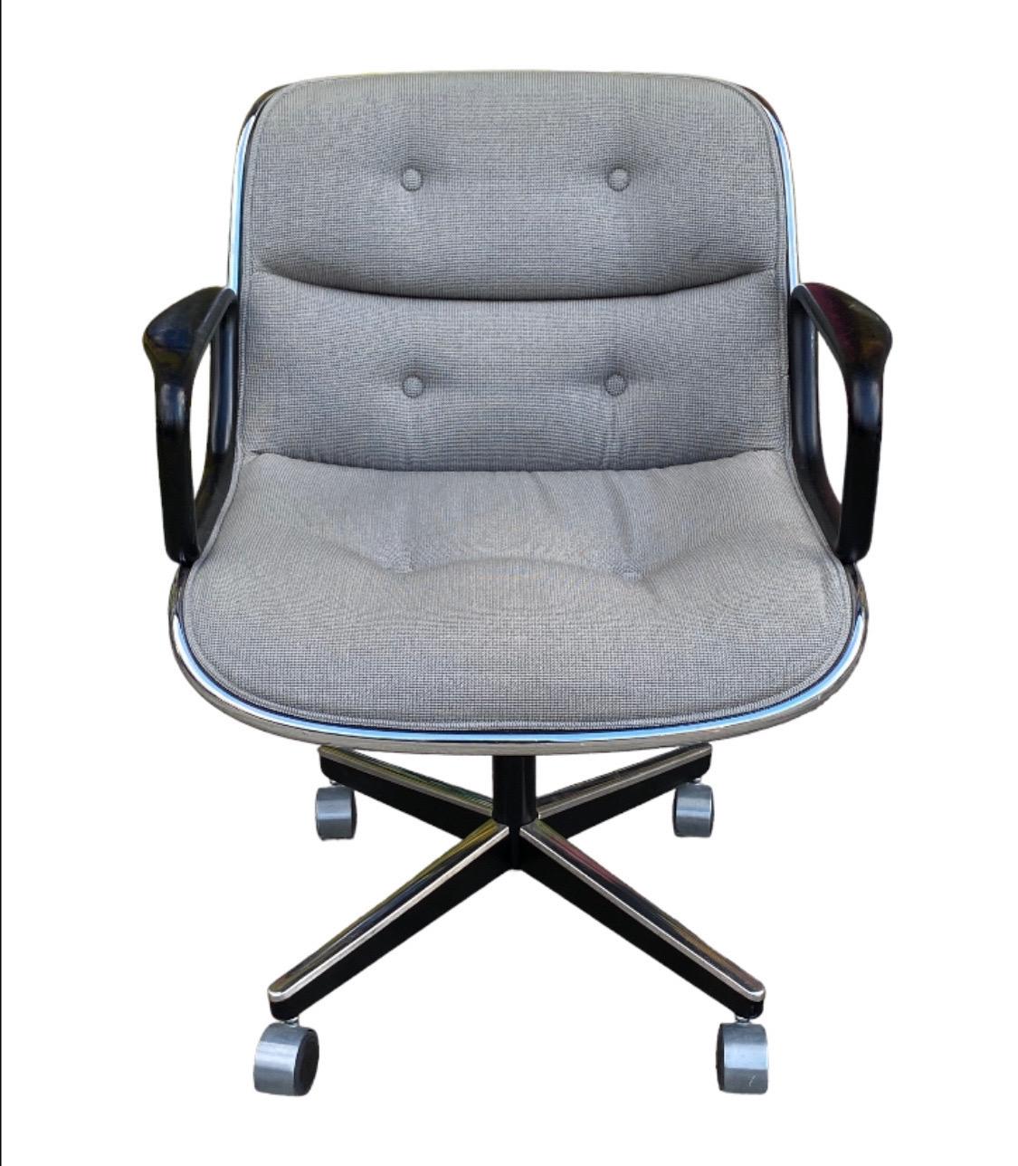 Knoll Office Desk Chair designed by Charles Pollock In Good Condition For Sale In Brooklyn, NY