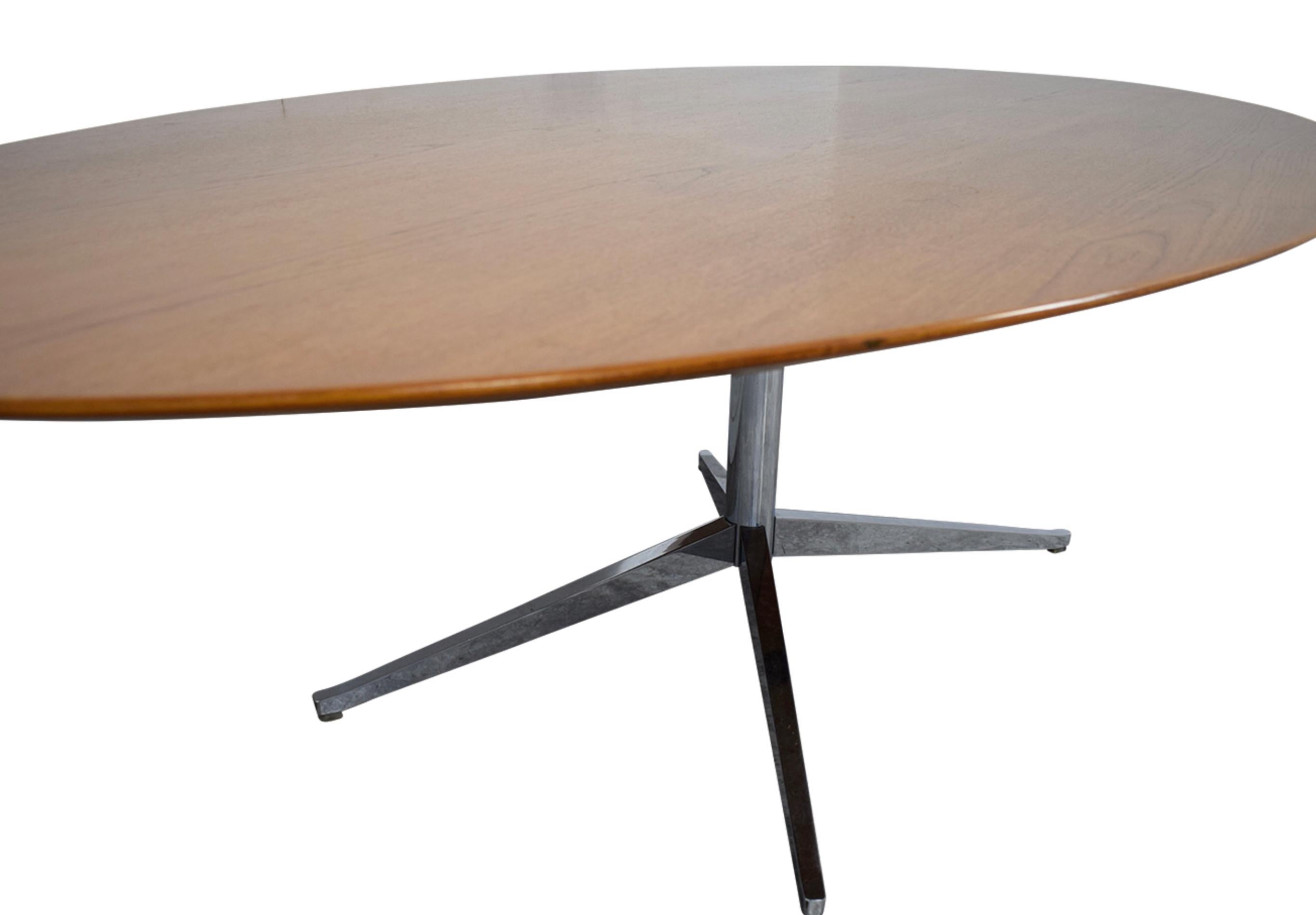 Florence Knoll Oval Dining Table Desk Mid-Century Modern Mahogany 1961 Pedestal In Good Condition In Brooklyn, NY