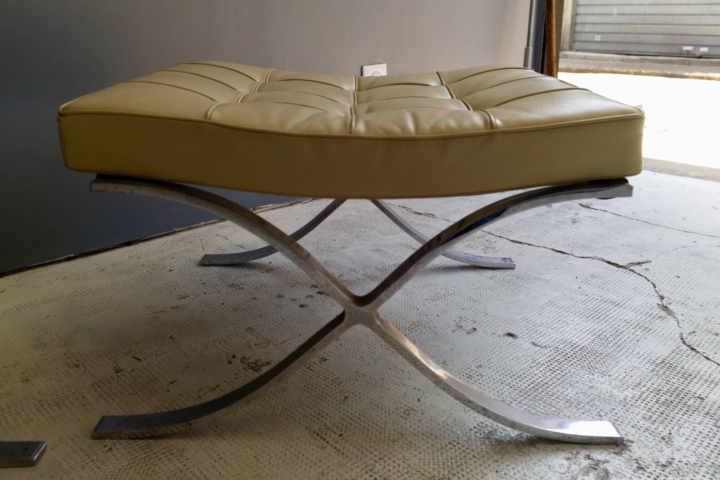 Knoll, Pair of Squared x Stools Poufs Chromated Metal and Leather, circa 1970 For Sale 2