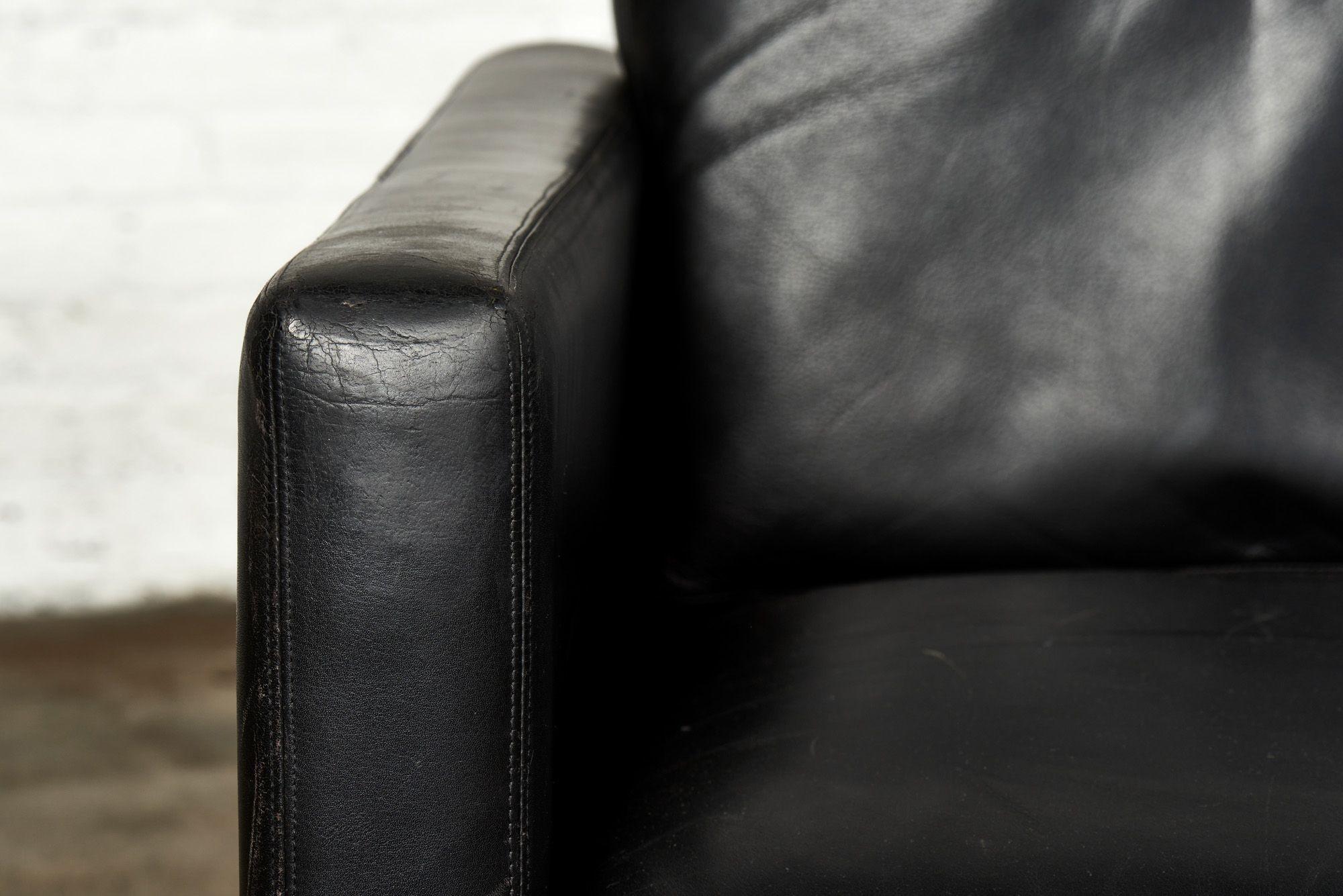 Knoll Pfister Black Leather Sofa, 1971 For Sale 2