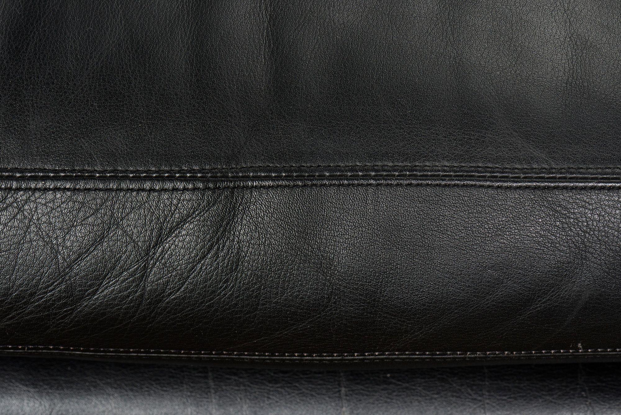 Knoll Pfister Black Leather Sofa, 1971 For Sale 4
