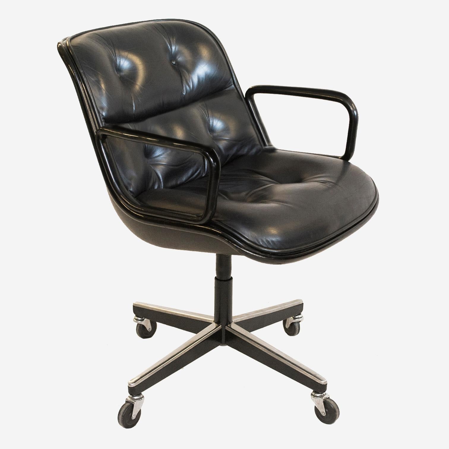 Offering the classic Pollock Executive Chair in its original black leather, black steel frame, and vintage 4-star base, in very good condition.

Charles Pollock was a master of design who's work was supported by Florence Knoll and her company,