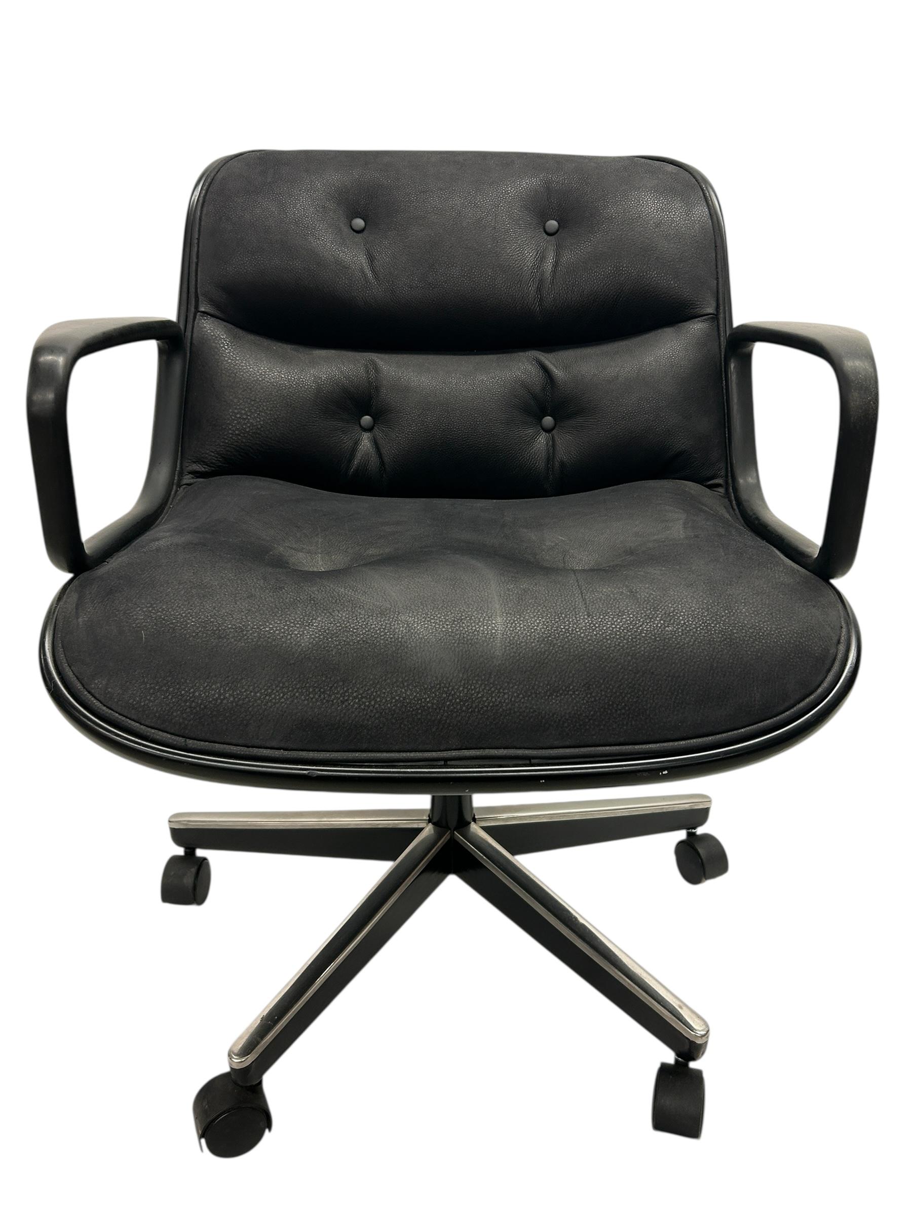 Mid-Century moderno Sedia direzionale Knoll Pollock in pelle scamosciata nera originale, struttura nera opaca in vendita
