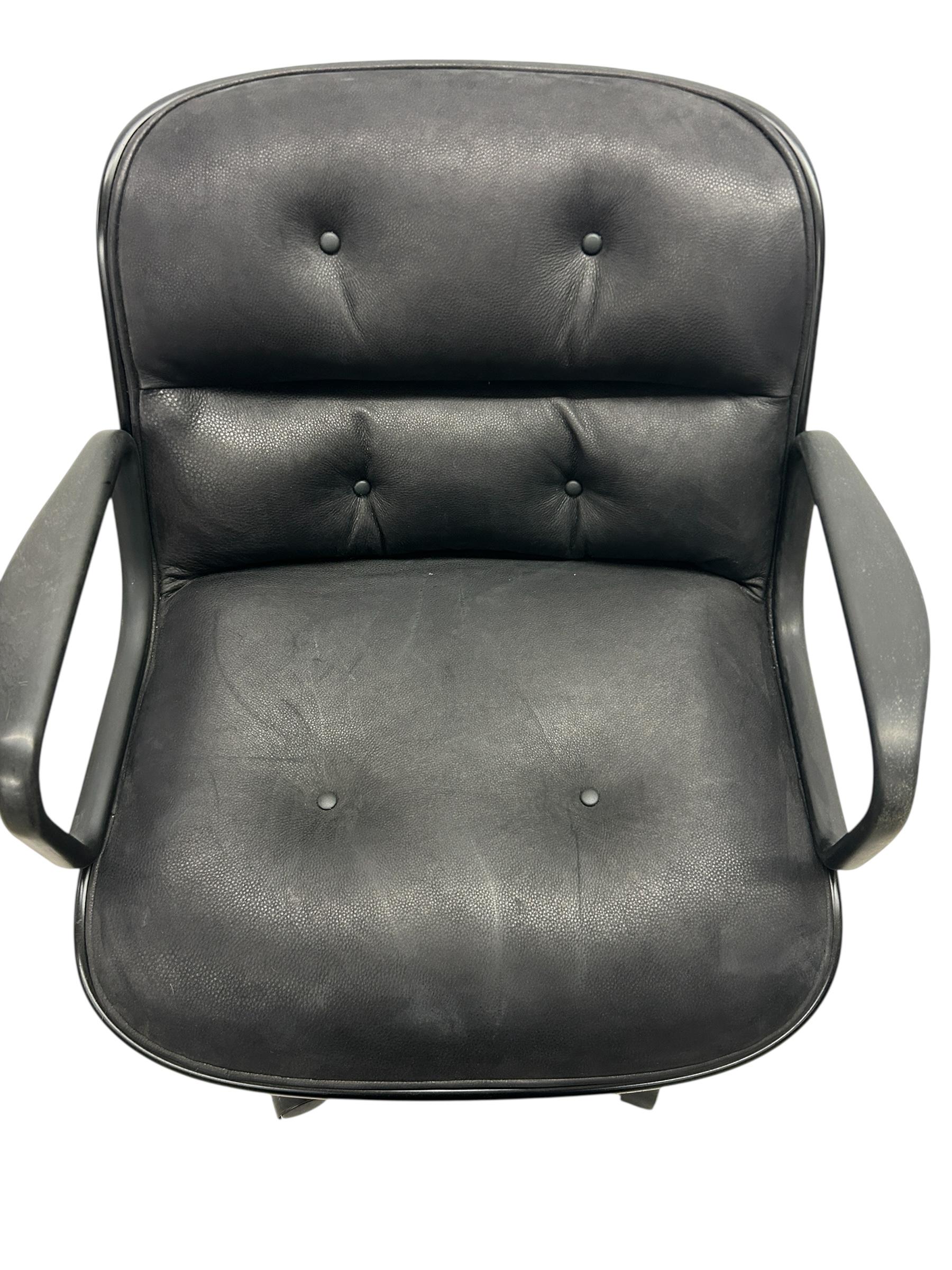 Camoscio Sedia direzionale Knoll Pollock in pelle scamosciata nera originale, struttura nera opaca in vendita