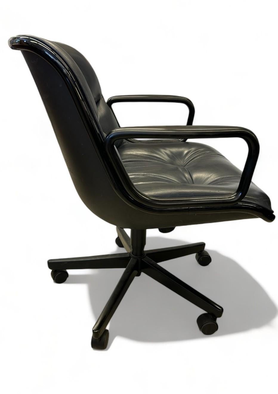 Mid-Century Modern Knoll Pollock Executive Chair in Original Navy Blue, Leather, Matte Black Frame For Sale