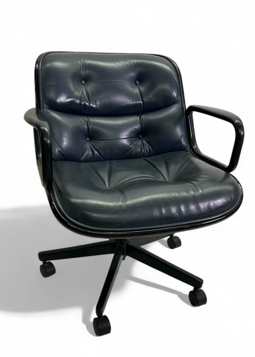 Late 20th Century Knoll Pollock Executive Chair in Original Navy Blue, Leather, Matte Black Frame For Sale