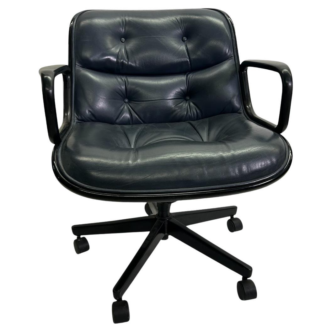 Offering the classic Pollock Executive Chair in its original rare navy blue leather, black steel frame, and vintage 5-star base, in very good condition.

Charles Pollock was a master of design who's work was supported by Florence Knoll and her