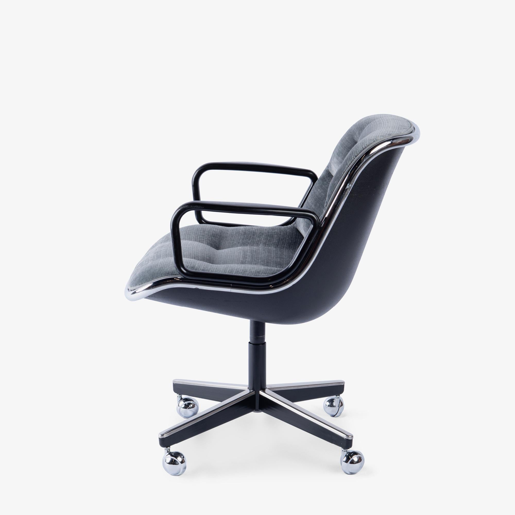 Knoll Pollock Executive Desk Bürostuhl in Gunmetal Gray Mohair (amerikanisch) im Angebot