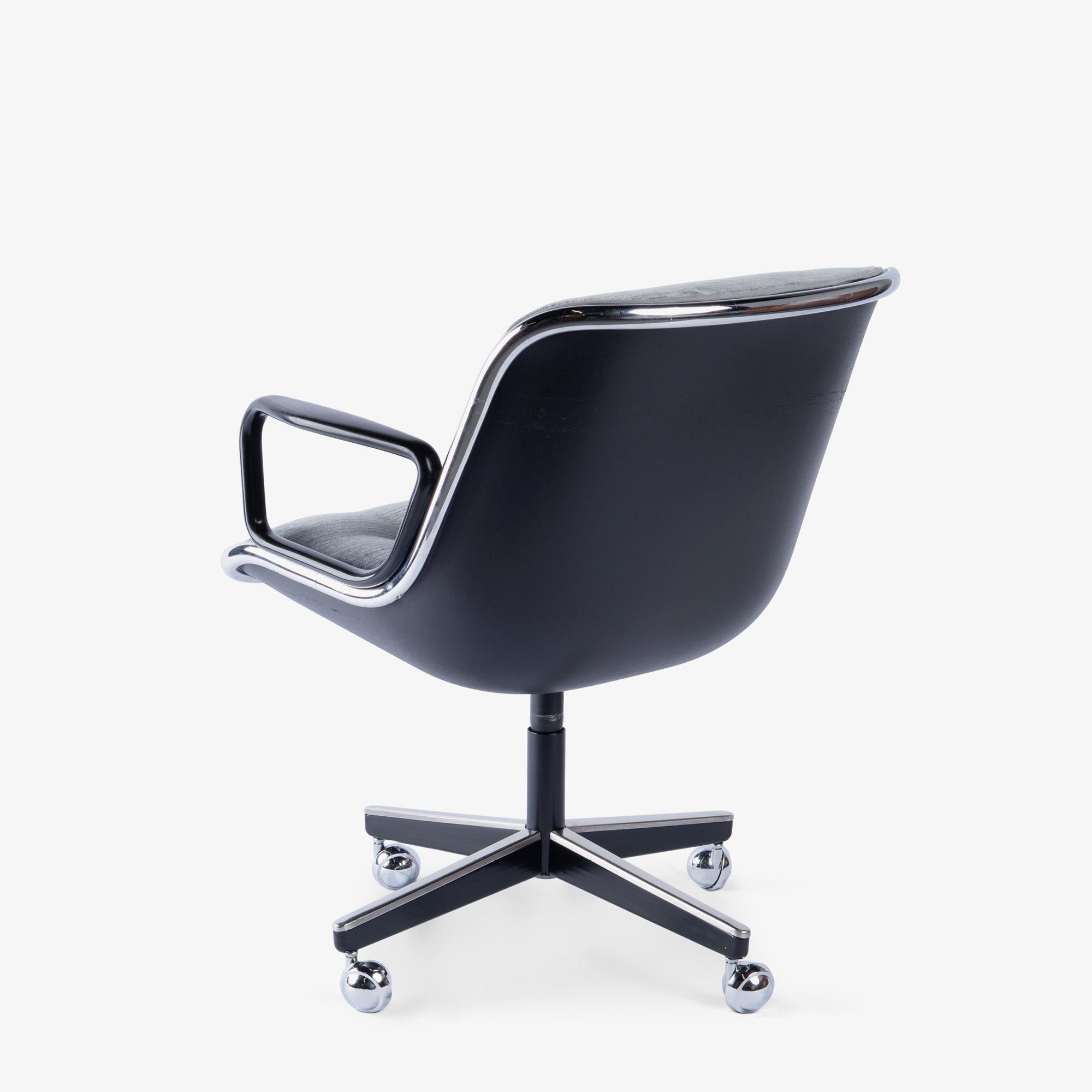 Knoll Pollock Executive Desk Bürostuhl in Gunmetal Gray Mohair im Zustand „Gut“ im Angebot in Stamford, CT