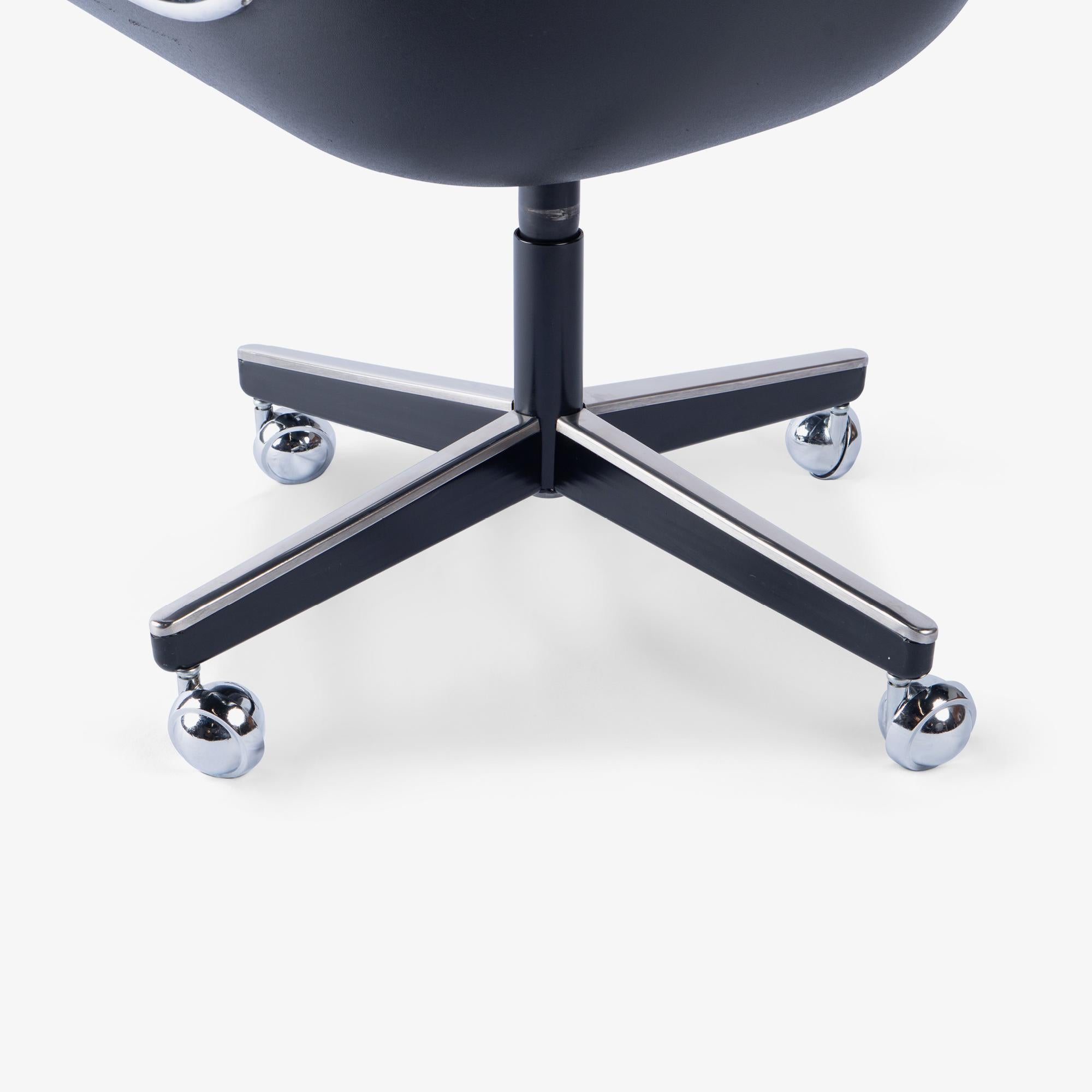 Knoll Pollock Executive Desk Bürostuhl in Gunmetal Gray Mohair (Ende des 20. Jahrhunderts) im Angebot