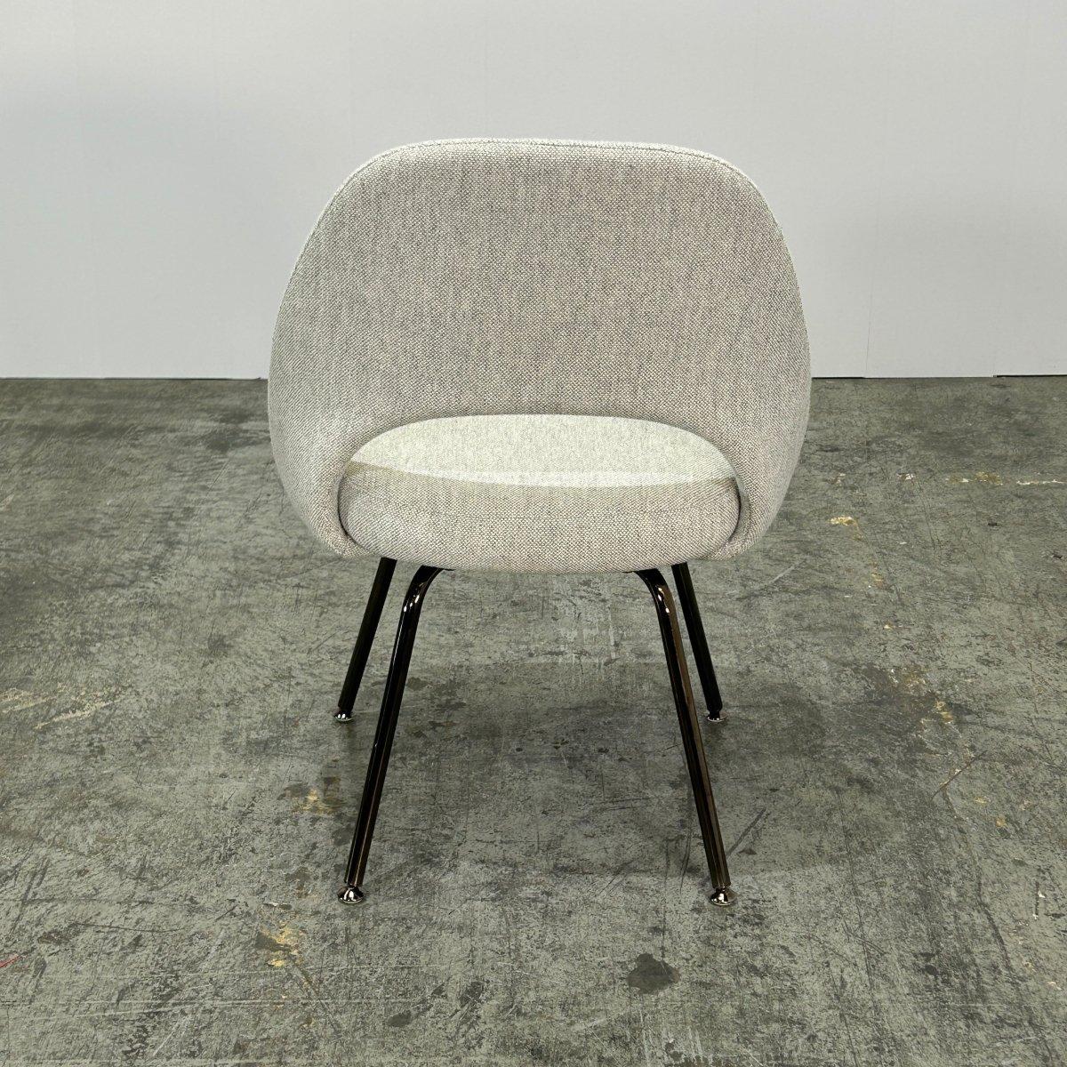20ième siècle Chaises de conférence Knoll par Eero Saarinen, ensemble de deux en vente