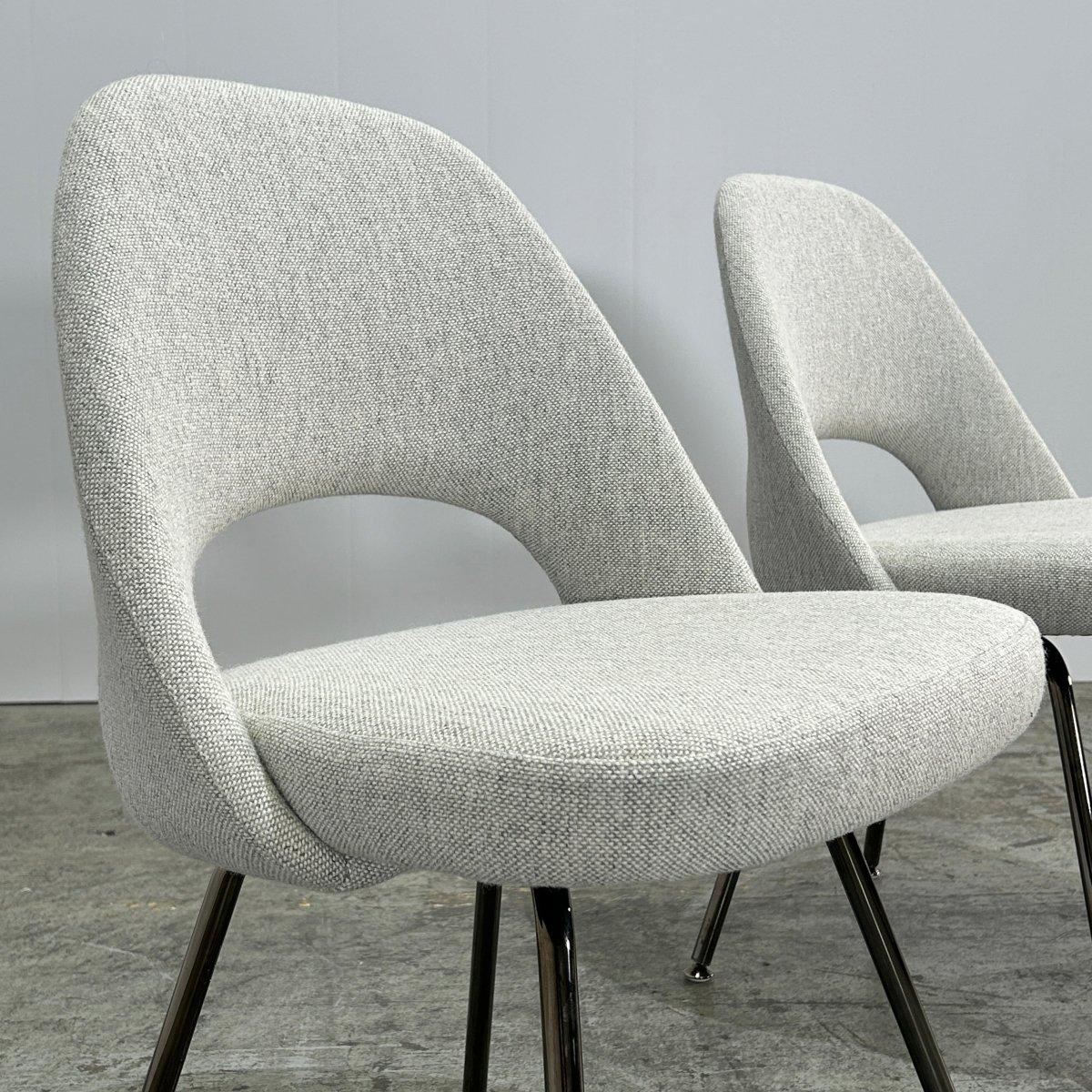 Métal Chaises de conférence Knoll par Eero Saarinen, ensemble de deux en vente