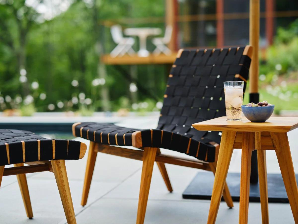 Mid-Century Modern Knoll Risom Lounge Chair and Ottoman Set For Sale