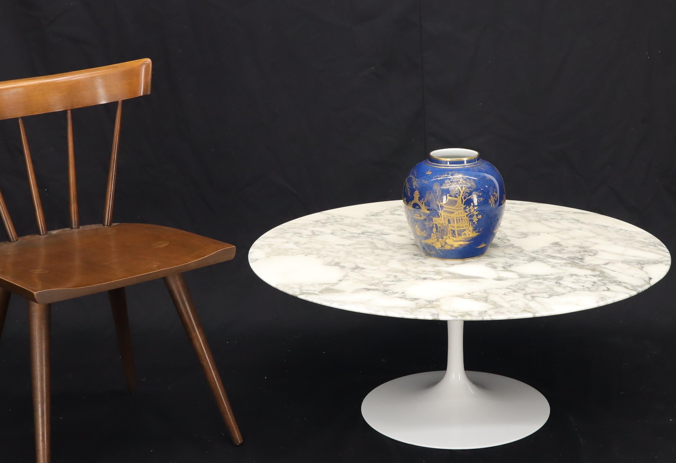 Mid-Century Modern Knoll marble top coffee table Designed by Saarinen for Knoll.
 