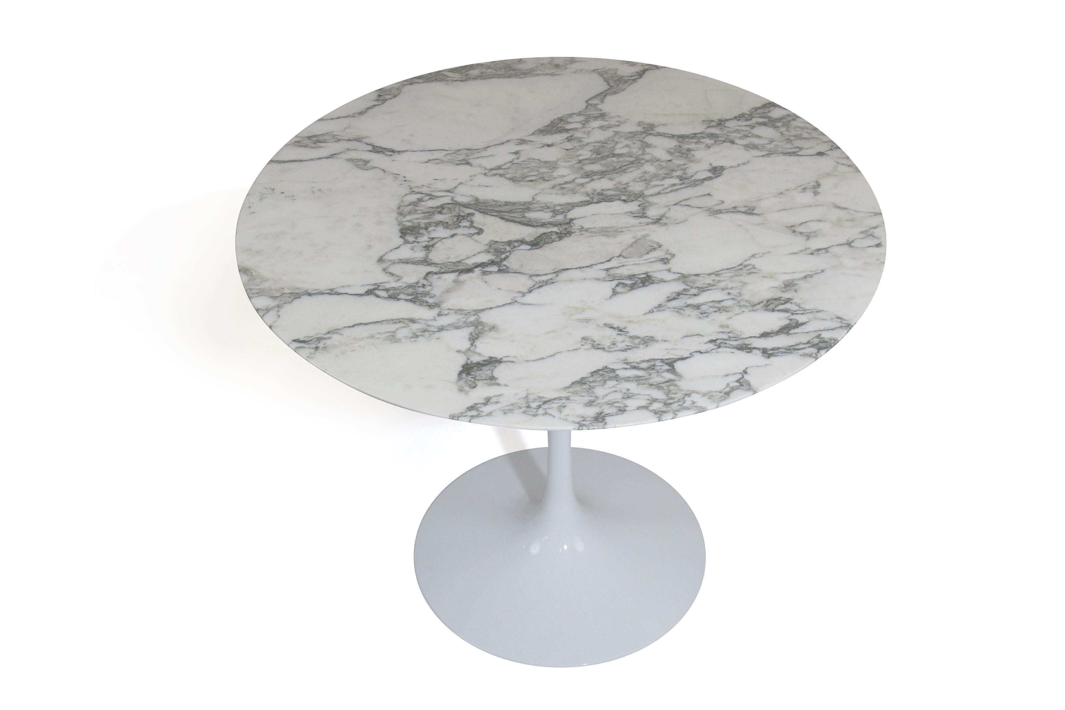 Mid-Century Modern Knoll Saarinen Round Arabescato Marble Dining Table