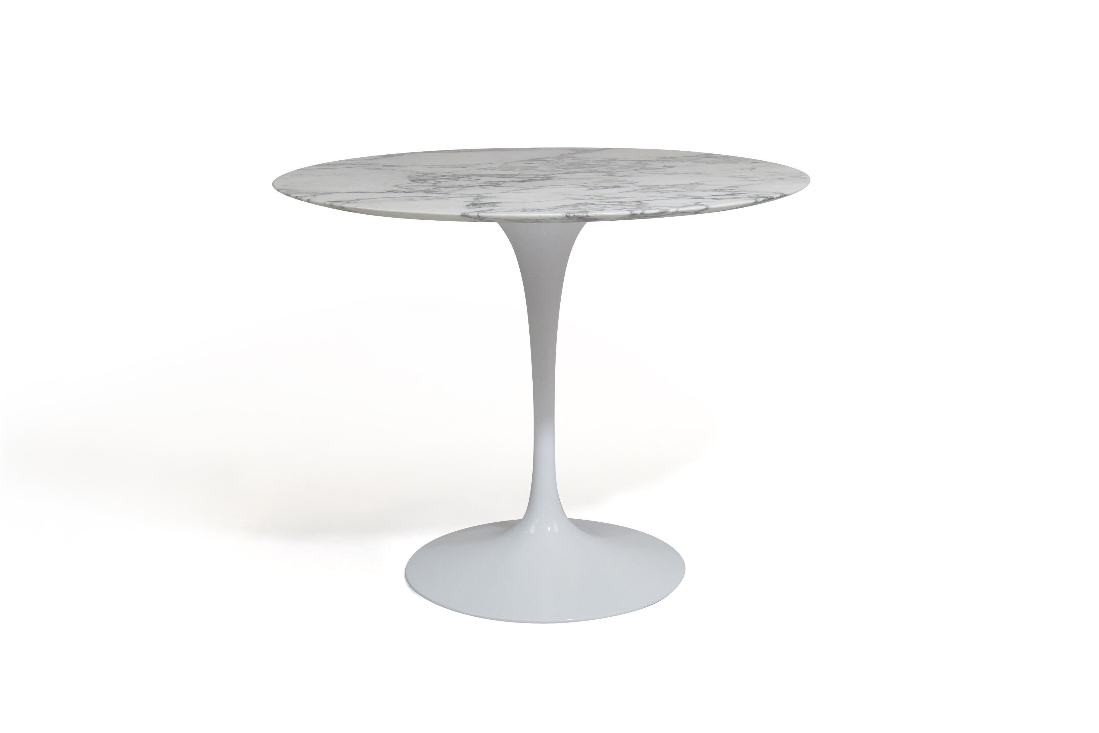American Knoll Saarinen Round Arabescato Marble Dining Table