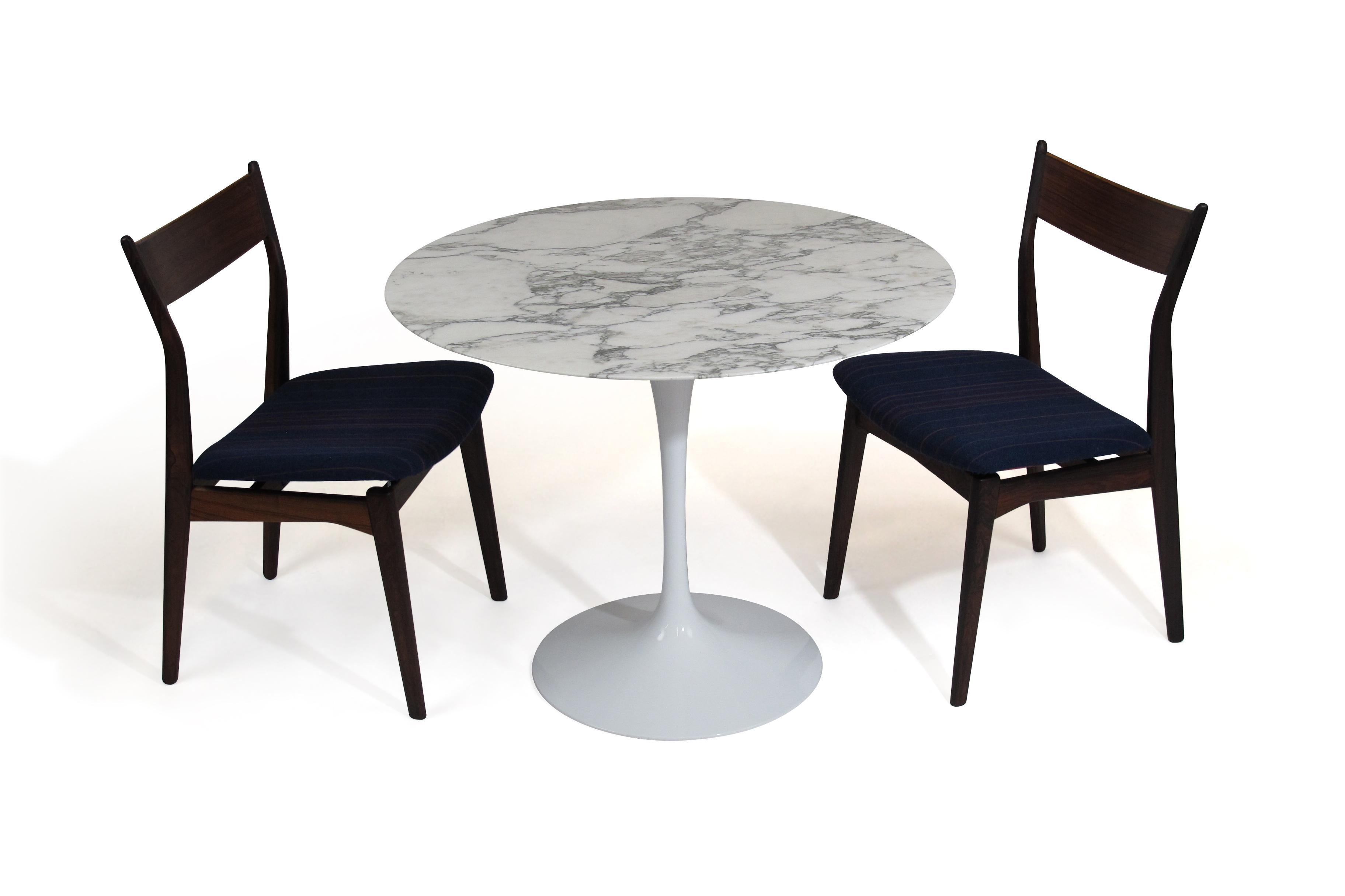 Contemporary Knoll Saarinen Round Arabescato Marble Dining Table