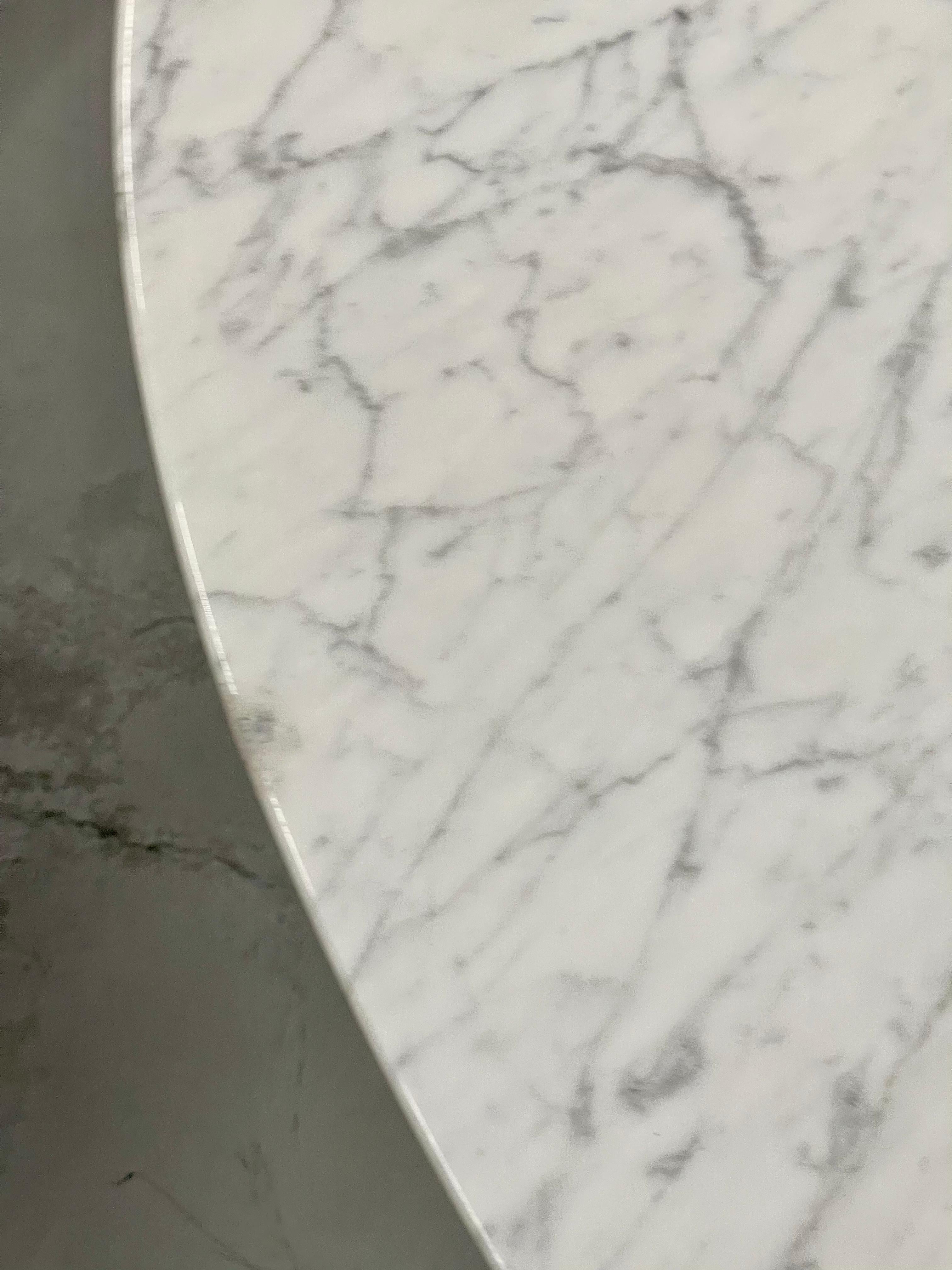 Knoll Saarinen Marble Dining Table In Good Condition In Palm Springs, CA