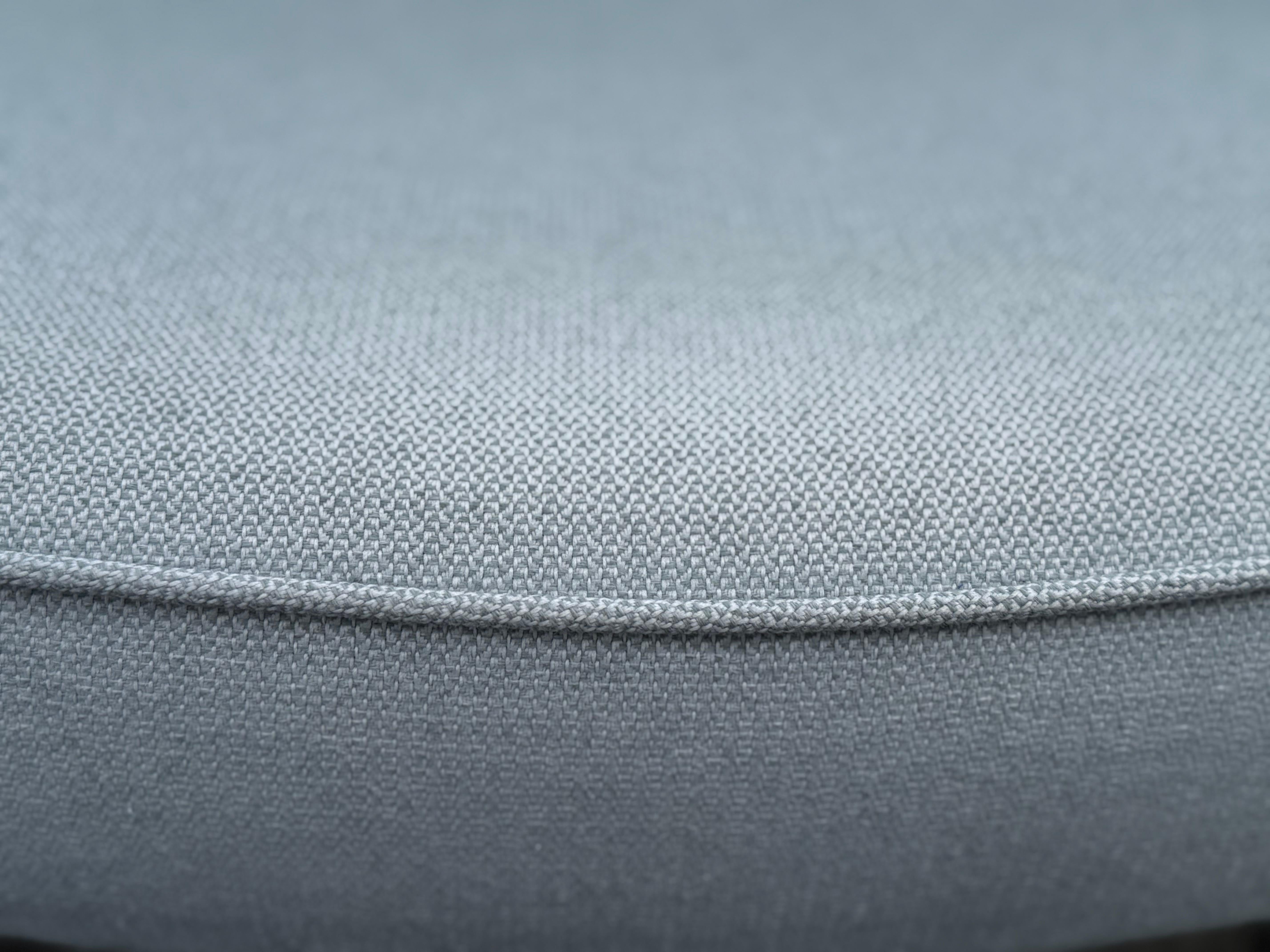 Tappezzeria Poltrona Knoll Saarinen grigio chiaro con base cromata set di 5 in vendita