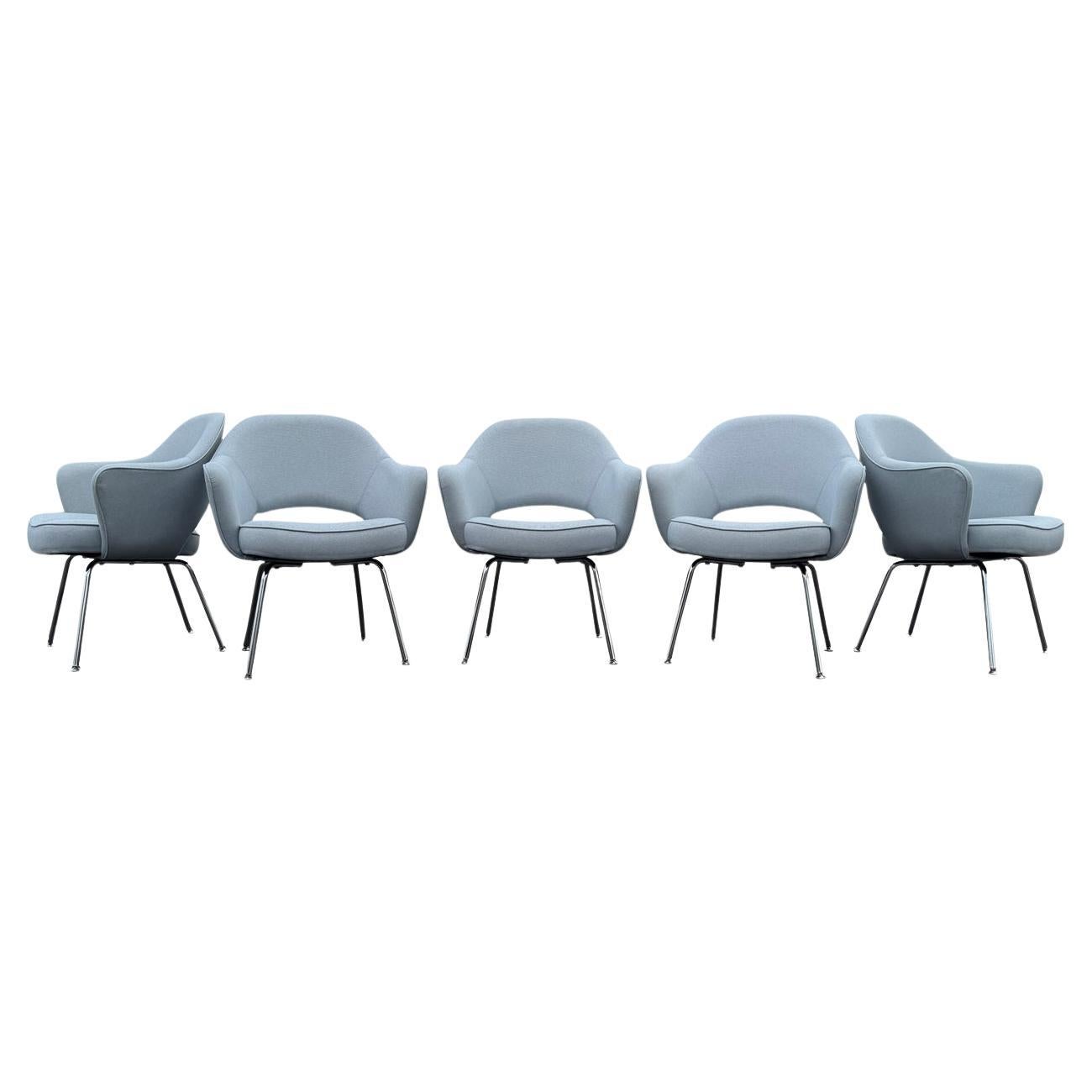 Poltrona Knoll Saarinen grigio chiaro con base cromata set di 5 in vendita