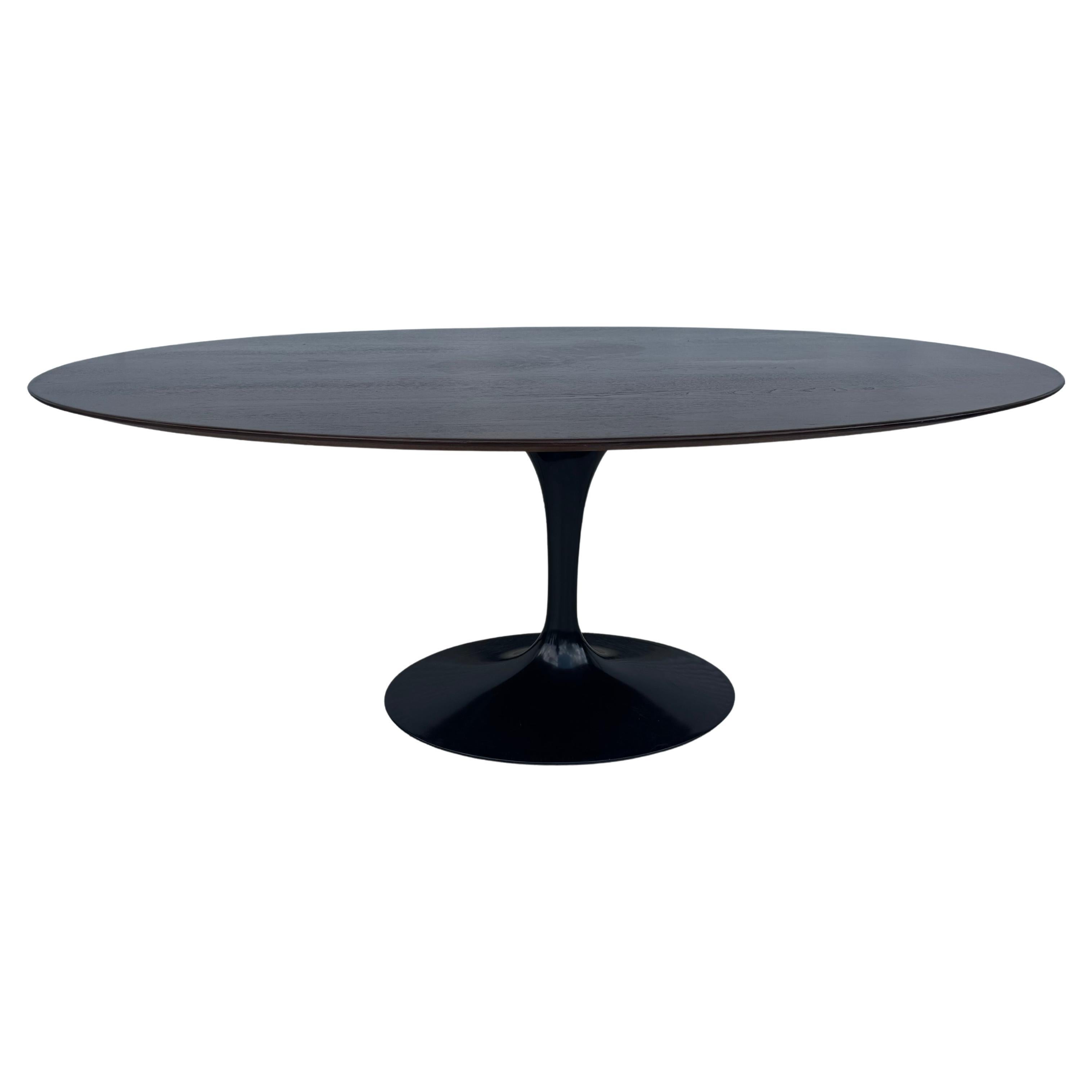 Table de salle à manger/conférence Knoll Saarinen, base tulipe noire, plateau ovale en noyer de 78 pouces en vente