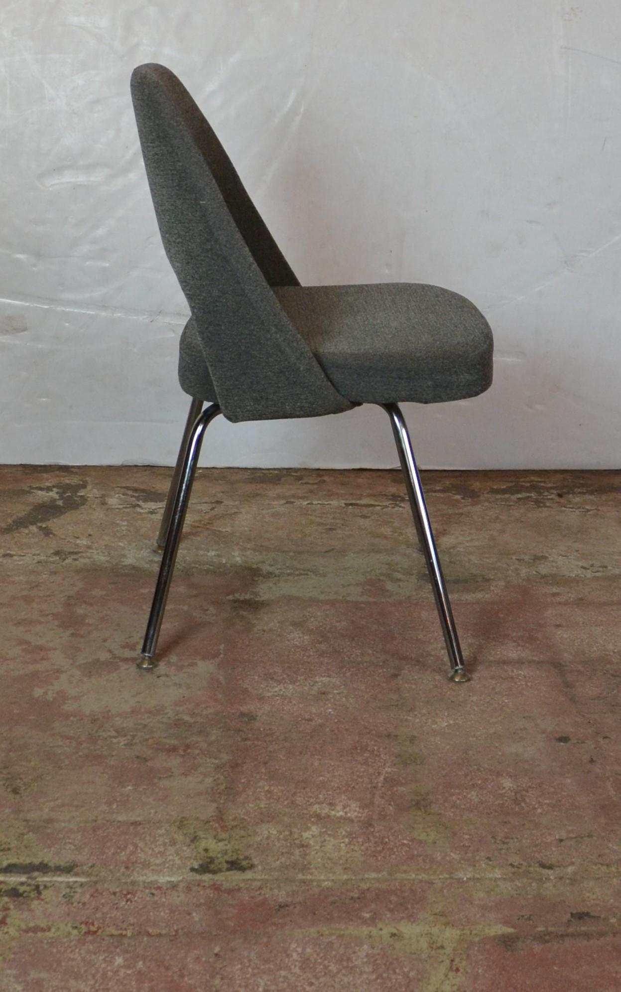 Set of four iconic design chairs by Knoll Saarinen upholstered in original velvet fabric.