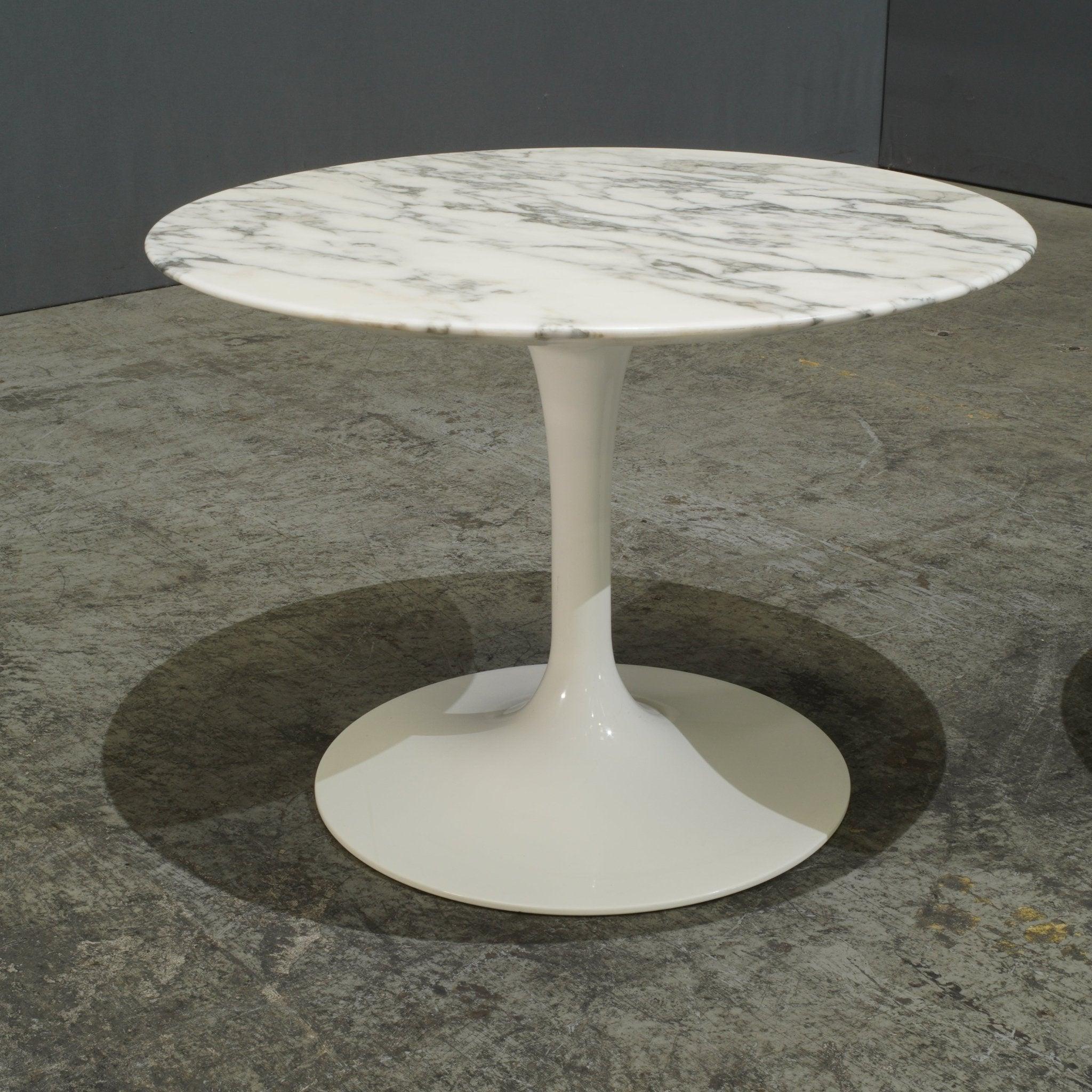 The Knoll Saarinen Coffee Table, designed by Eero Saarinen, epitomizes timeless elegance and modern sophistication. Featuring a stunning Arabescato marble top, its smooth, rounded surface rests upon the iconic tulip base, crafted from heavy cast
