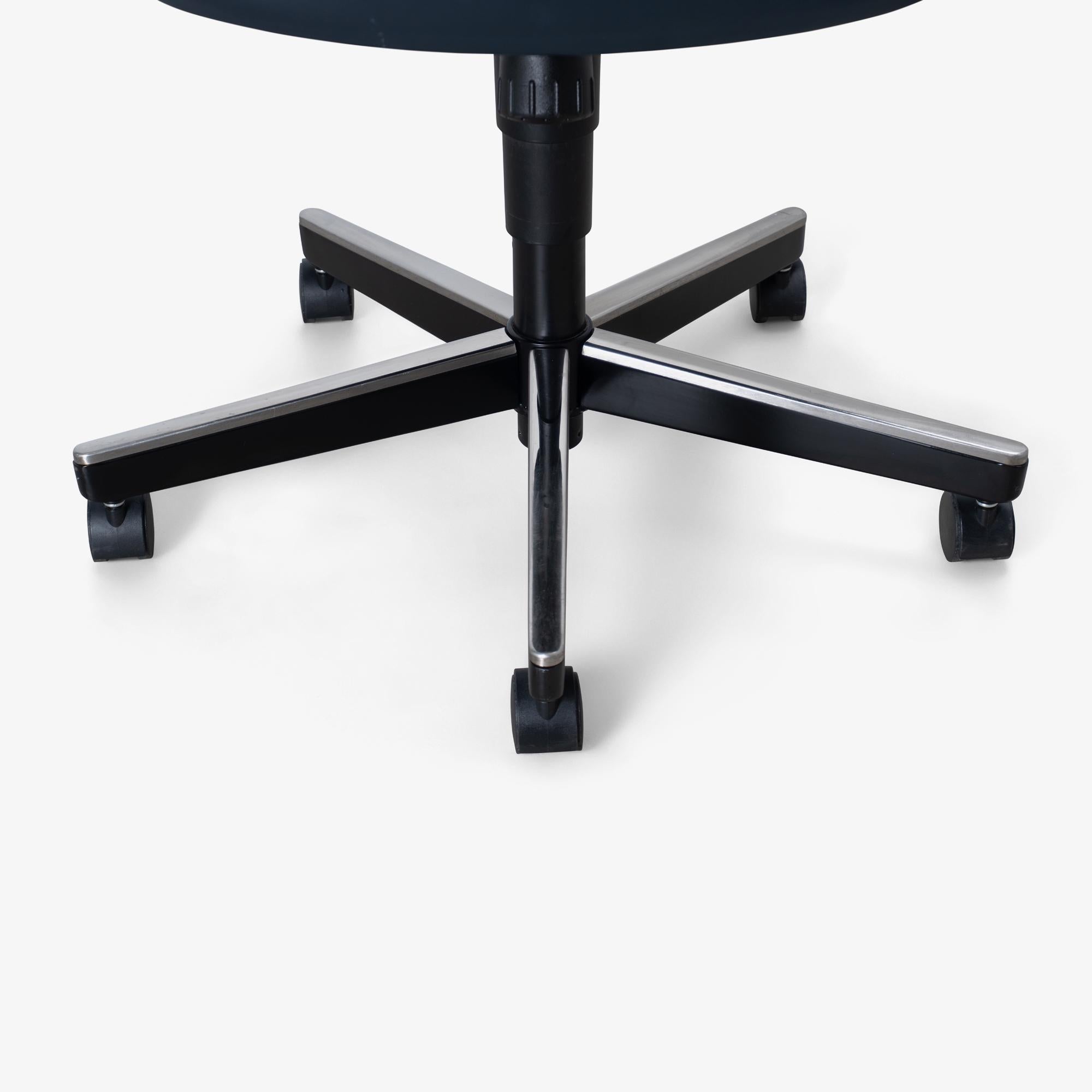Knoll Saarinen Chefsessel aus originalem Tintenblauem Leder, drehbarer Untergestell (Stahl) im Angebot