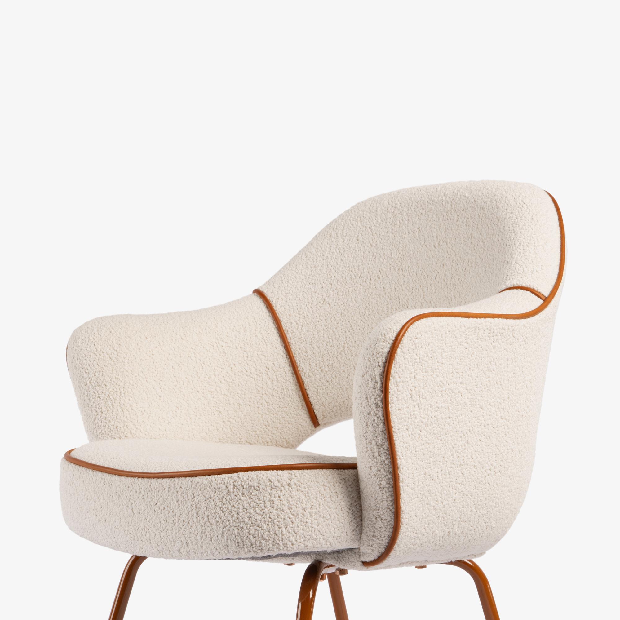 Poltrone direzionali Knoll Saarinen in pelle Bouclé e Terracotta e ferramenta in vendita 3