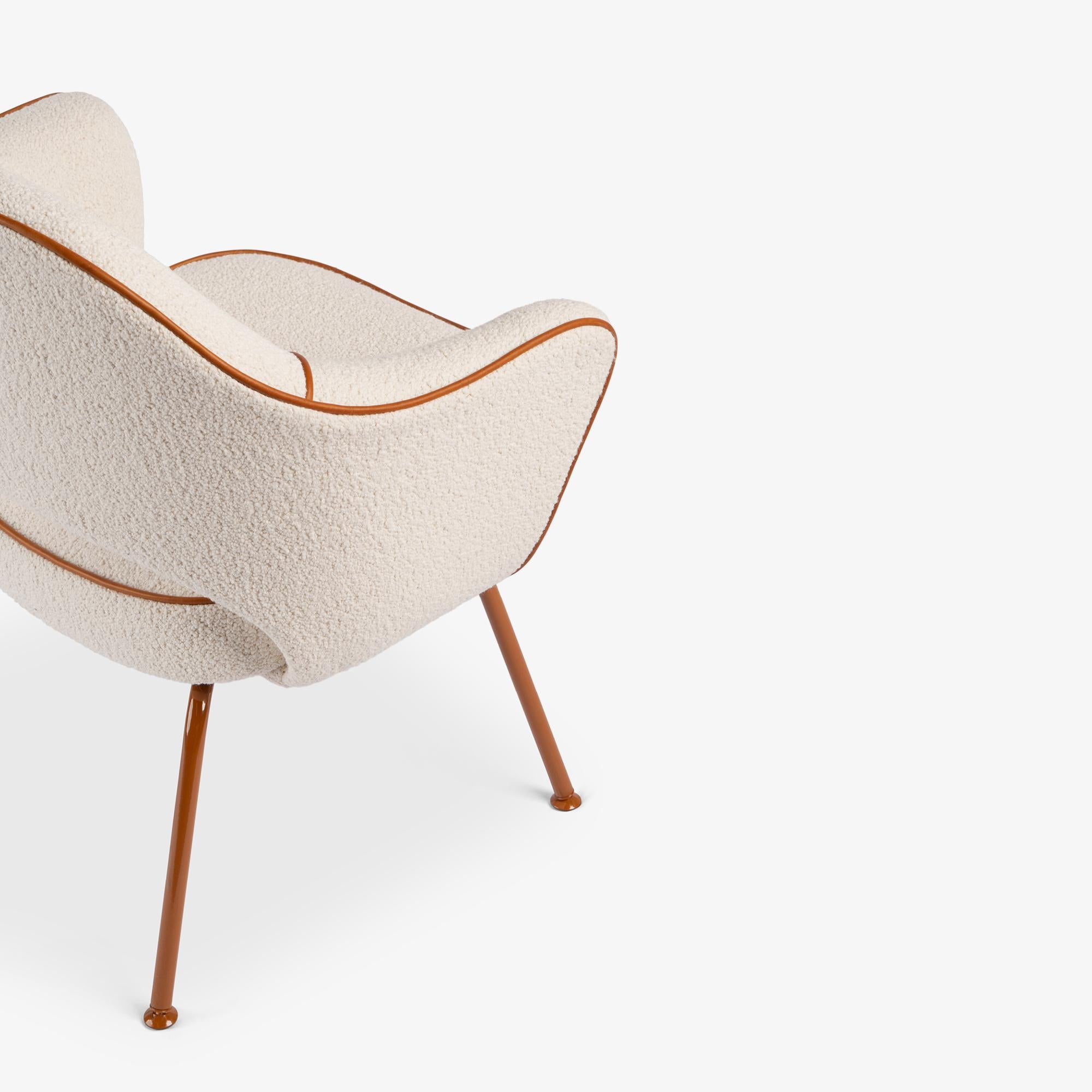 Fine XX secolo Poltrone direzionali Knoll Saarinen in pelle Bouclé e Terracotta e ferramenta in vendita