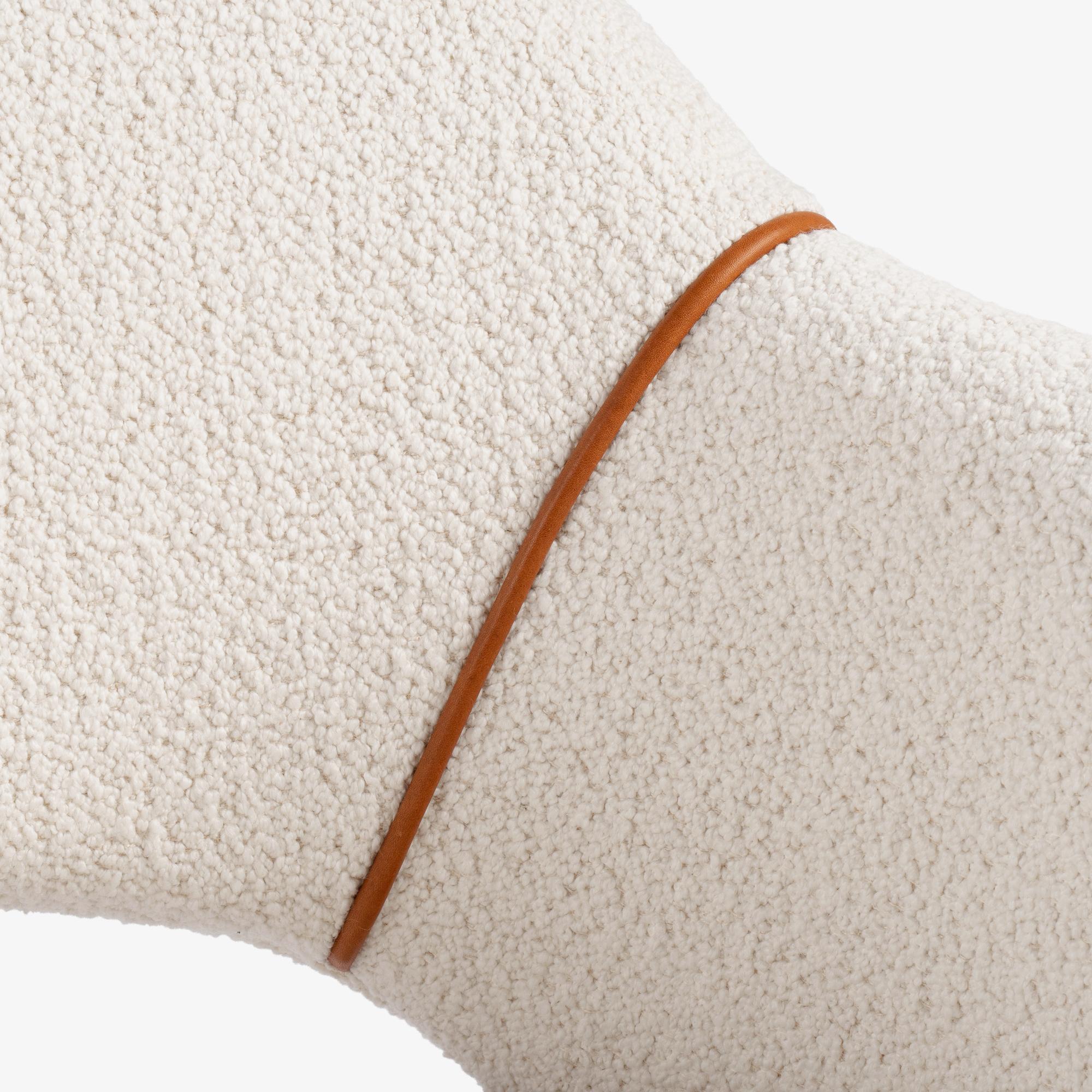 Poltrone direzionali Knoll Saarinen in pelle Bouclé e Terracotta e ferramenta in vendita 1