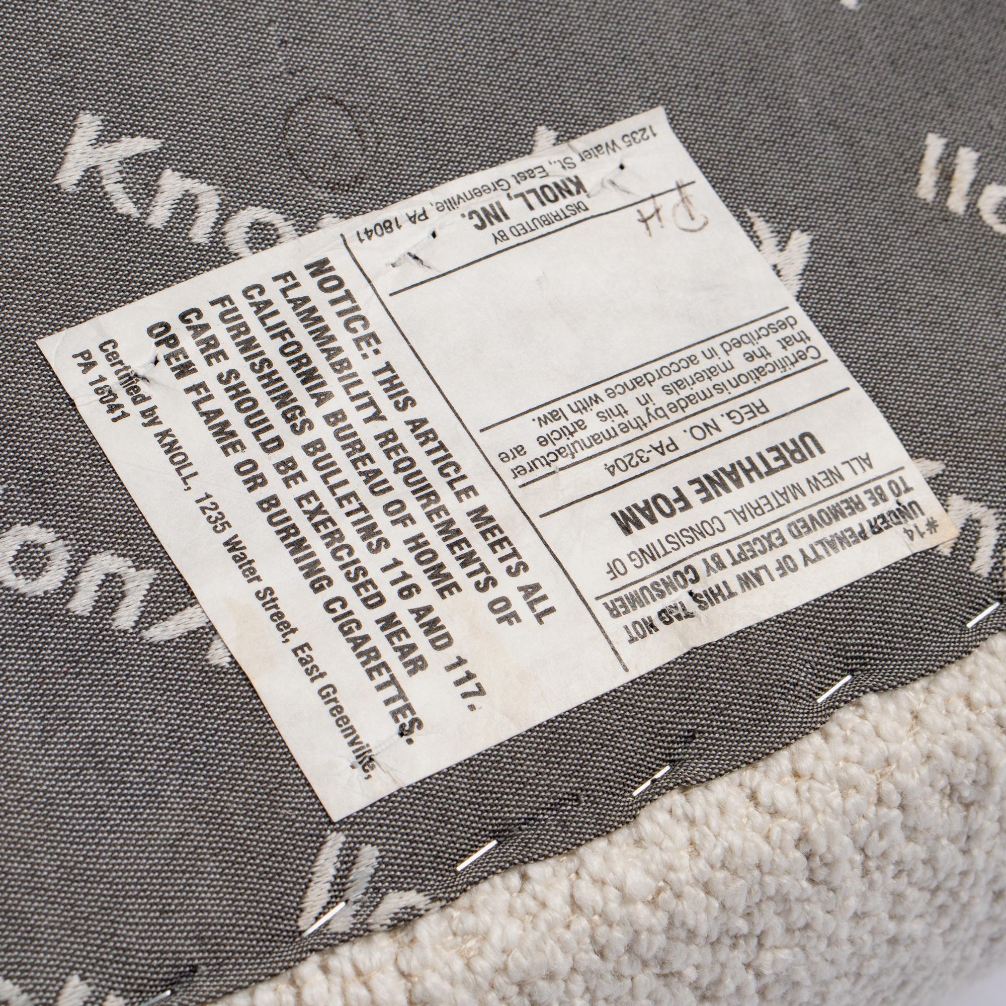 Poltrone direzionali Knoll Saarinen in Bouclé e accenti in terracotta, set di 6 in vendita 7