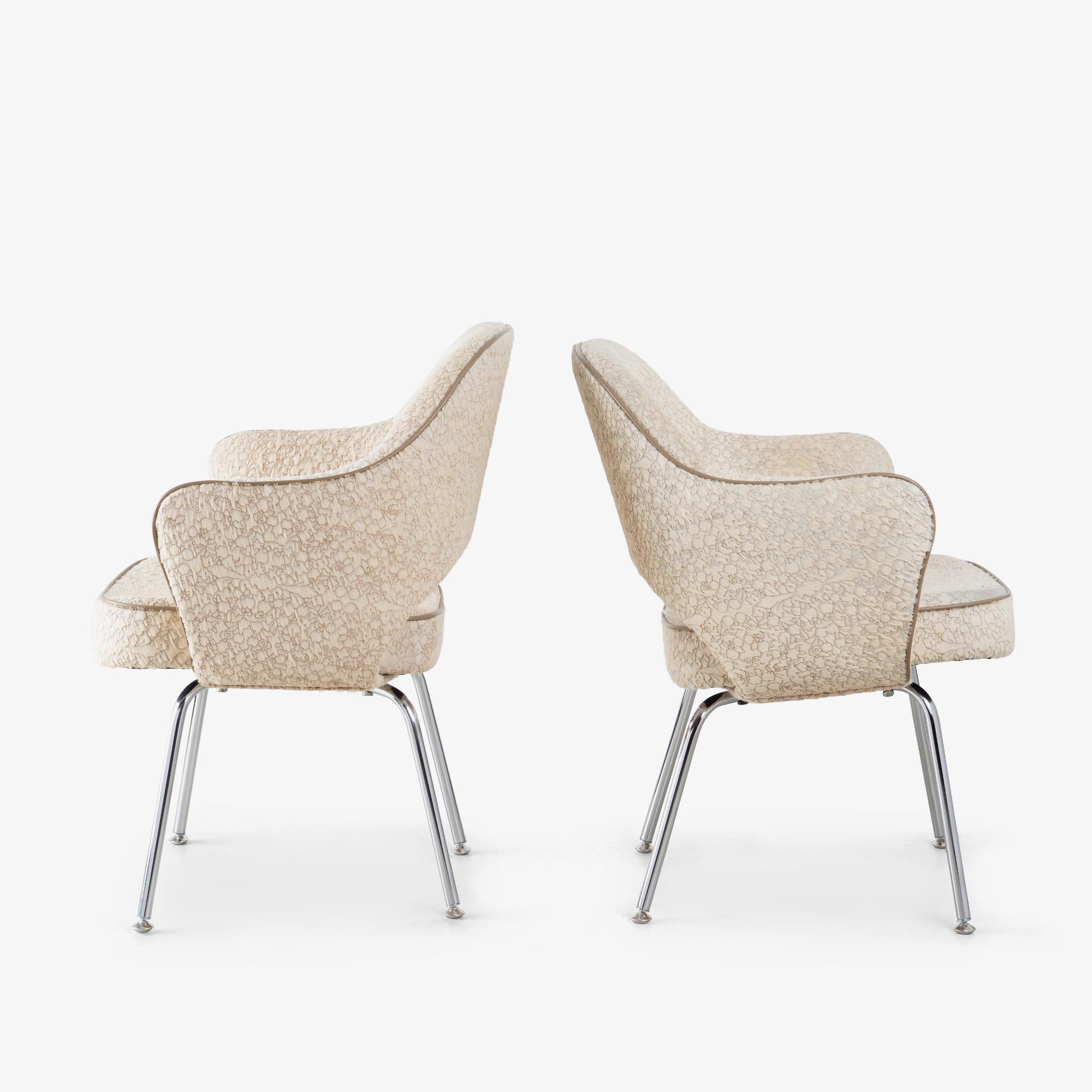 Mid-Century moderno Poltrone direzionali Knoll Saarinen in pelo di Edelman inciso su cuoio, coppia in vendita