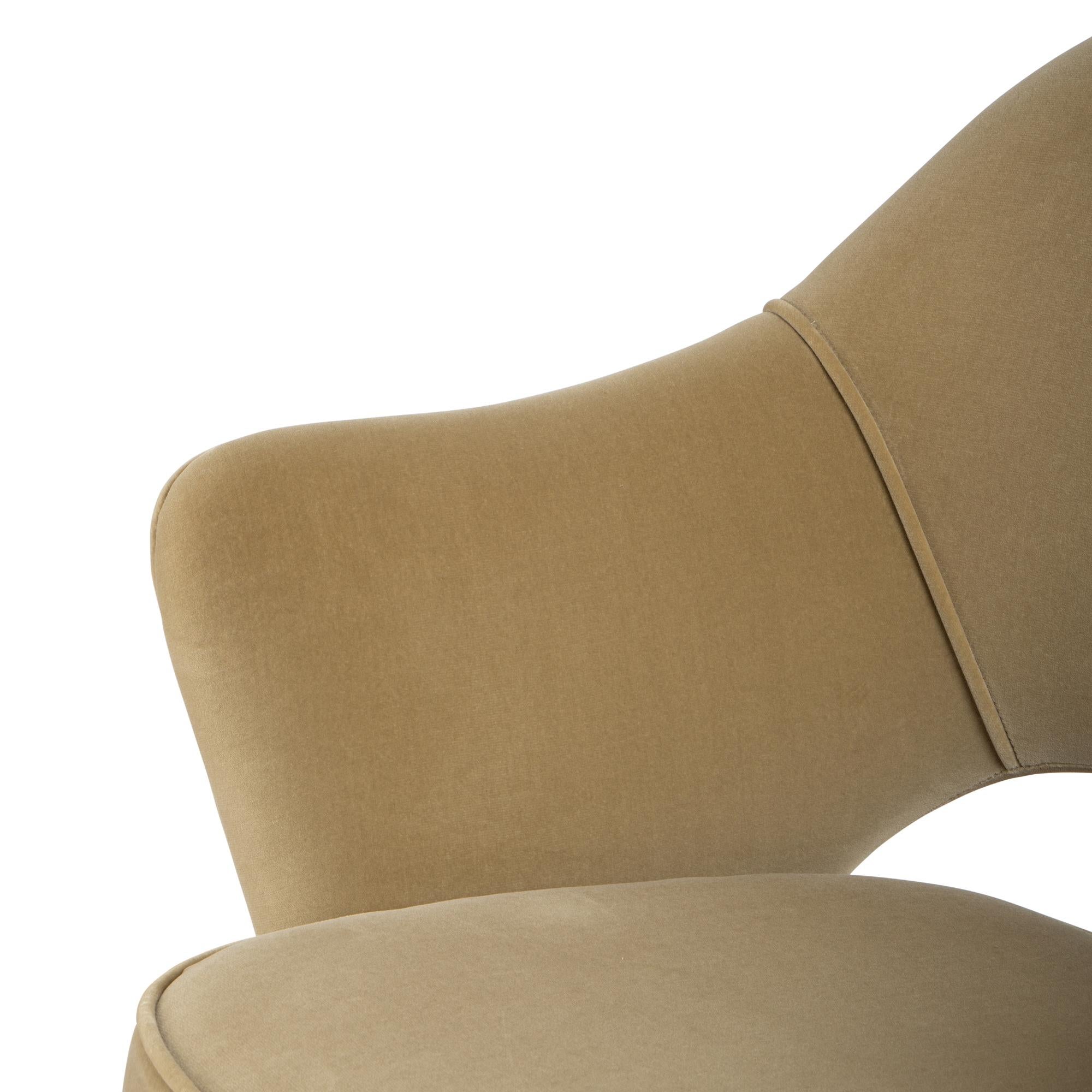 Sillones de Dirección Knoll Saarinen de terciopelo arena y patas de roble ébano - Juego de 6 en venta 1